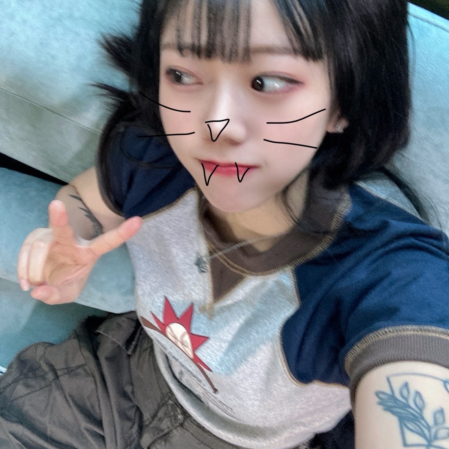 Problemallways Referee Raglan Crop Sweatshirt Gray 착용 스타일 - 1