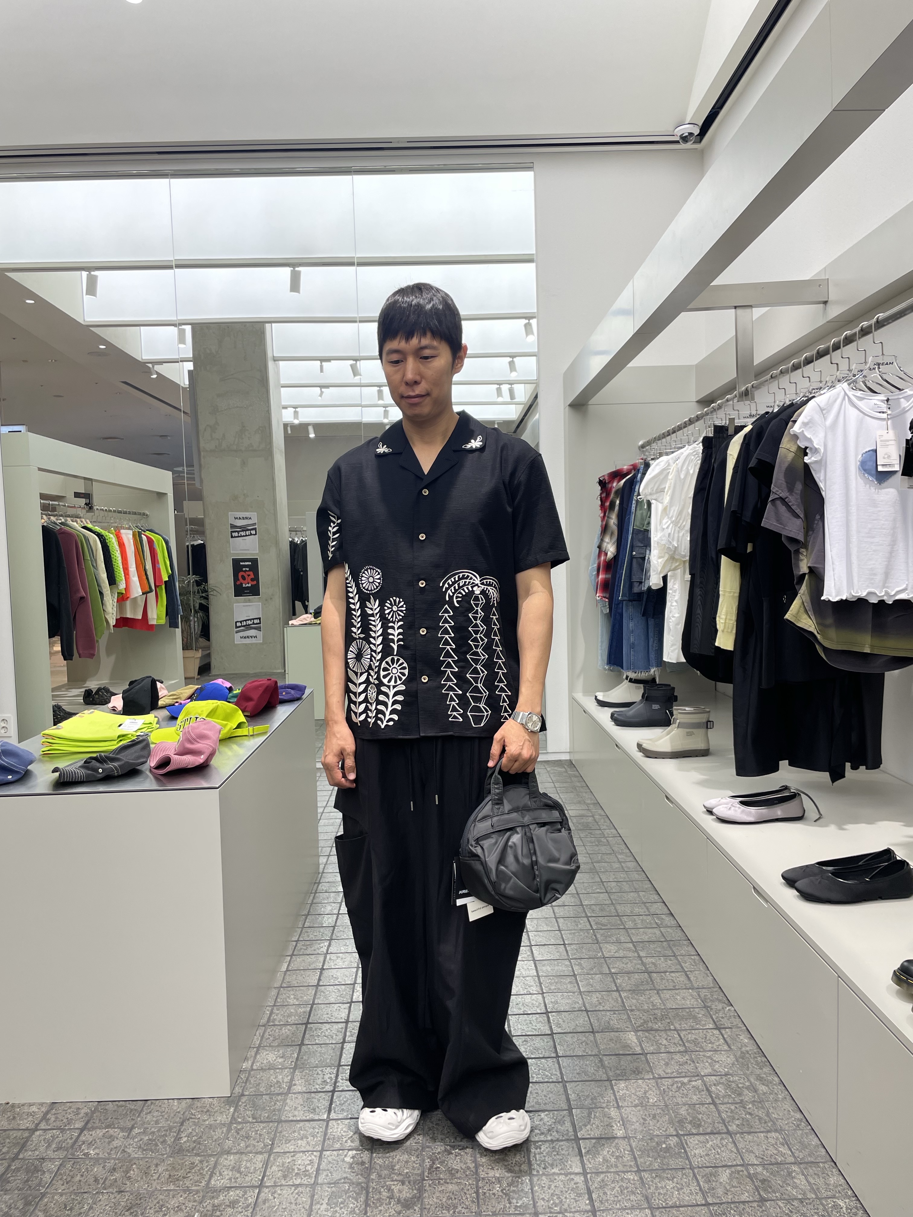 [KREAM 단독] ADSB Andersson Bell May Embroidery Open Collar Shirts Black, Beautiful People x POTR Helmet Bag in Nylon Twill Charcoal 착용 스타일