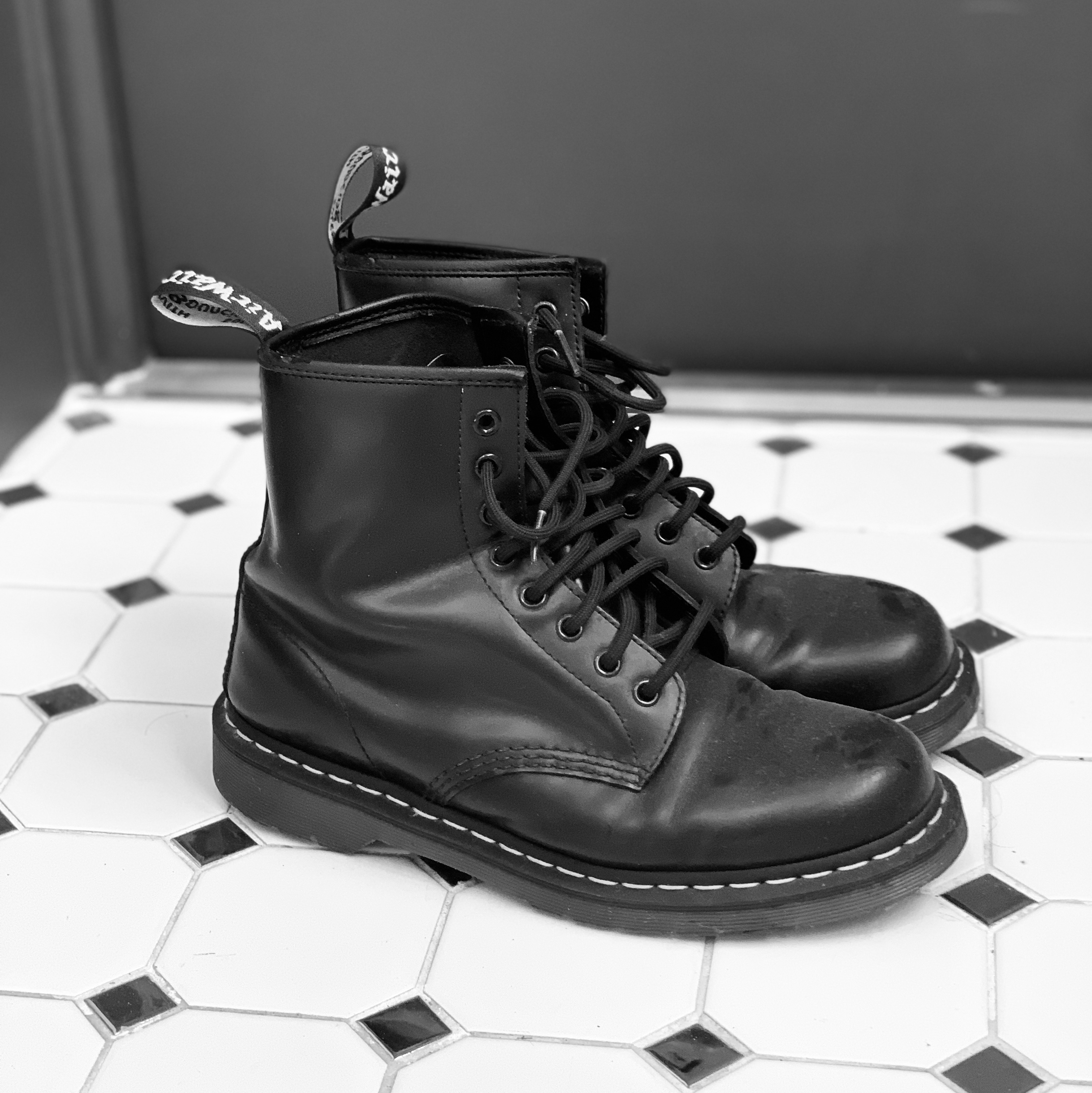 Dr. Martens 1460 Smooth Boots Black 착용 스타일