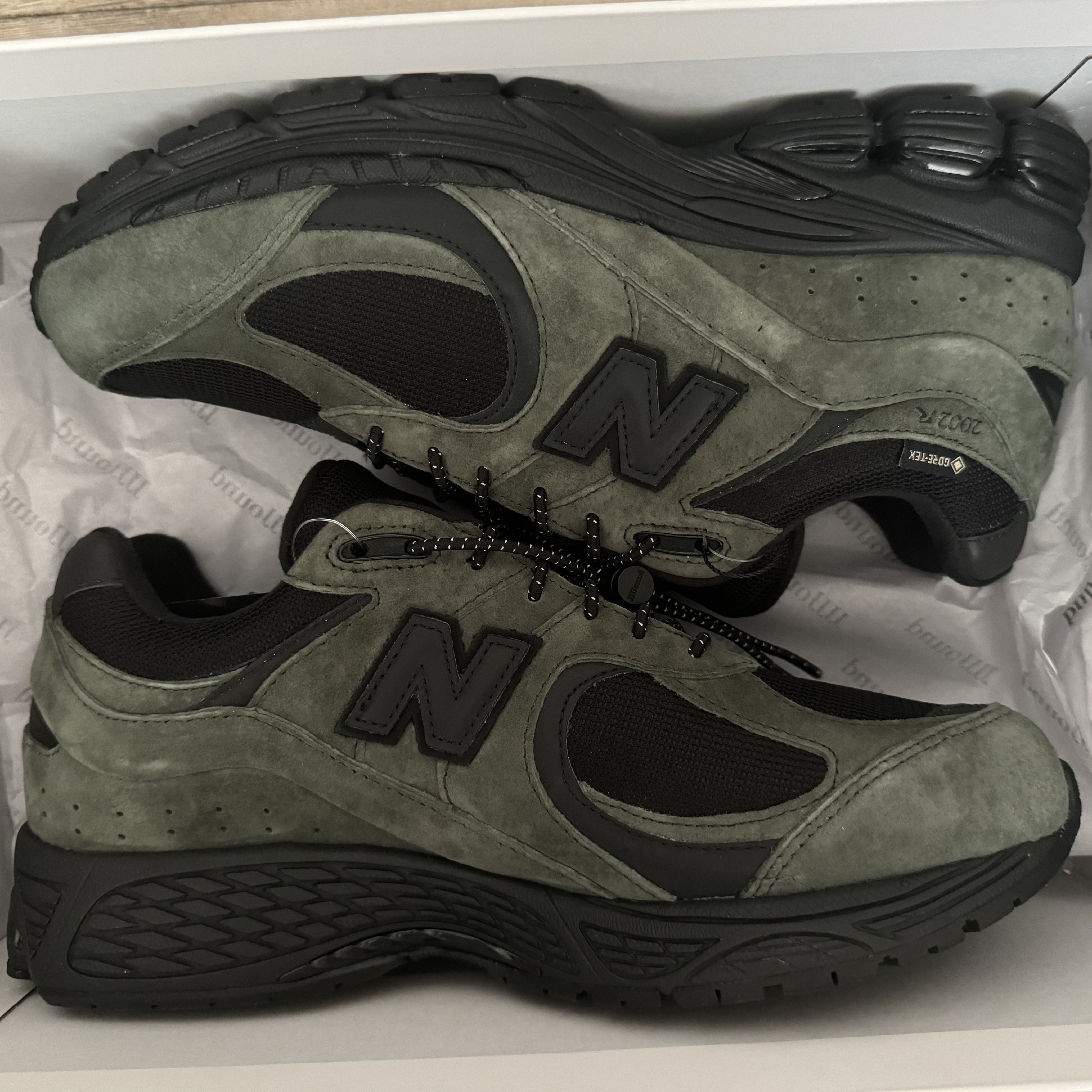 New Balance x JJJJound 2002R Gore-Tex Pine 착용 스타일