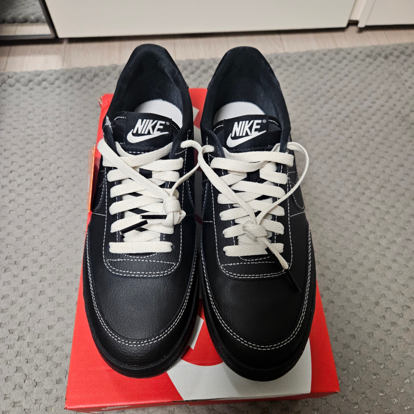 Nike Killshot 2 Black Phantom 착용 스타일 - 1