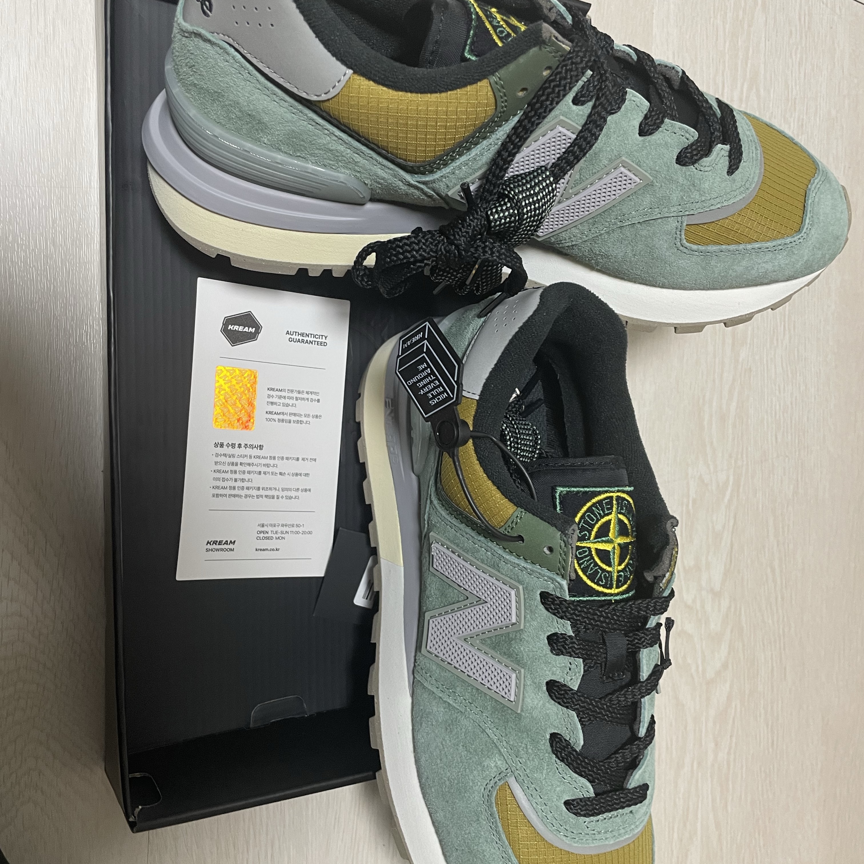 New Balance x Stone Island 574 Legacy Light Green 착용 스타일 - 1