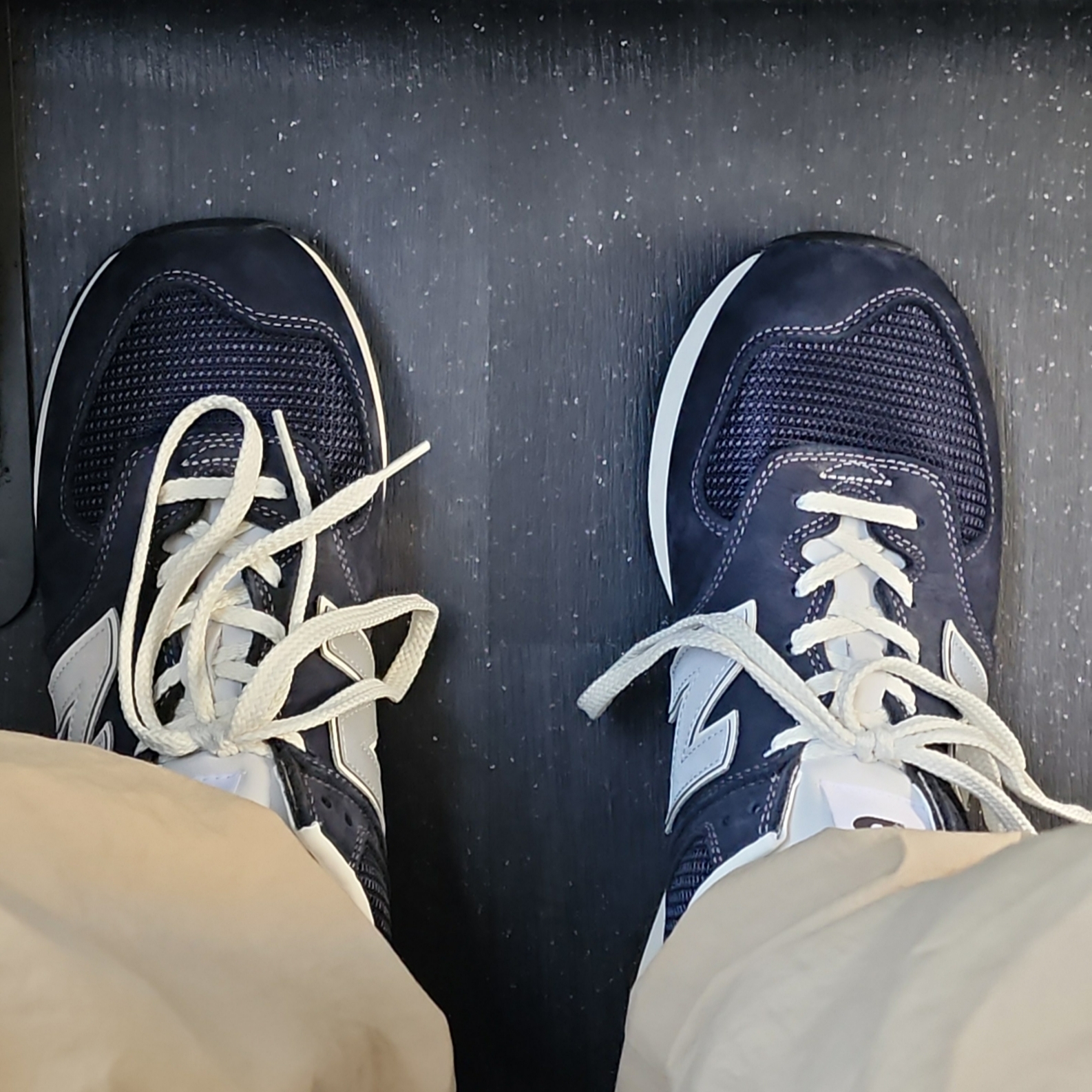 New Balance x Pottery 574 Premium Hard Navy 착용 스타일