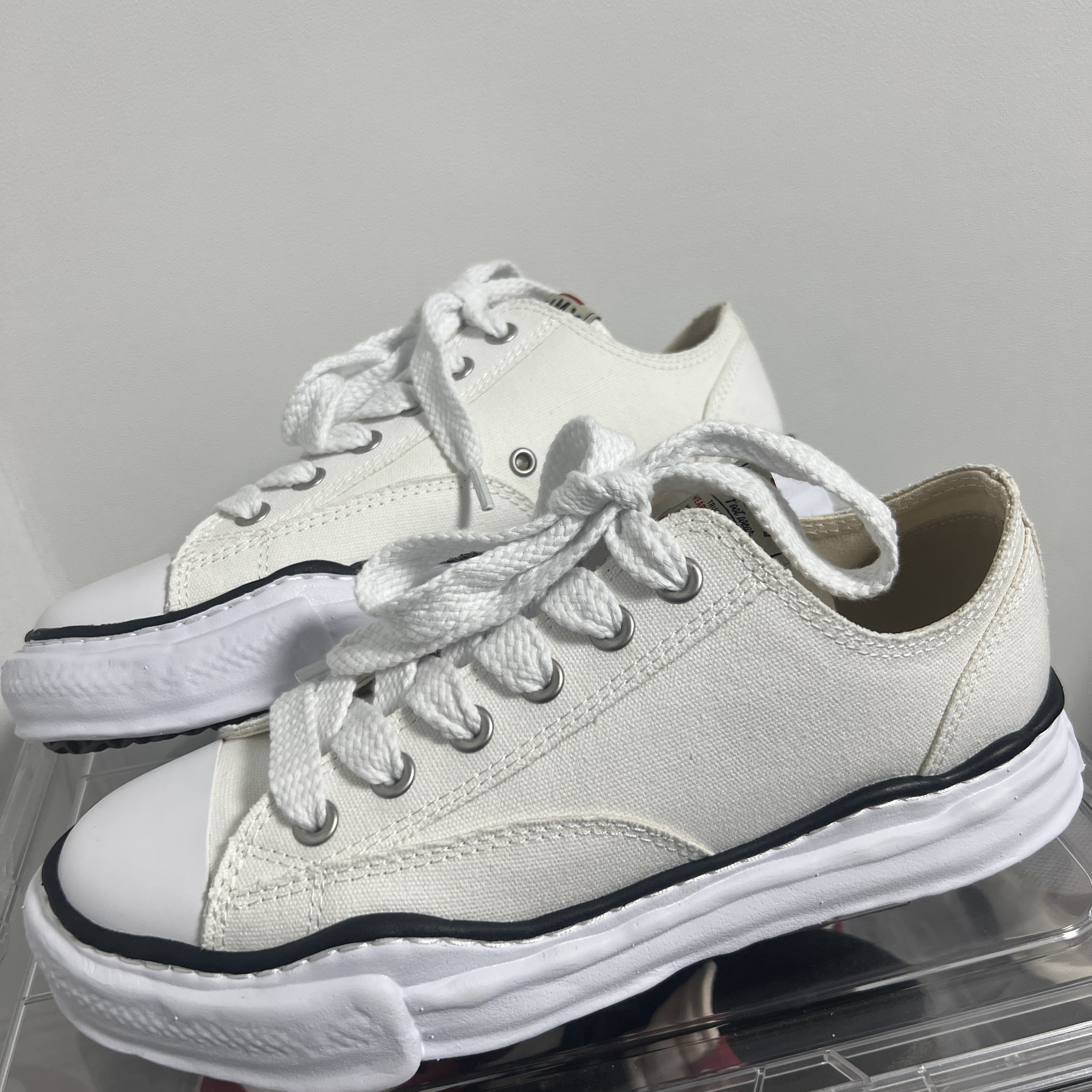 Maison Mihara Yasuhiro Peterson23 OG Sole Canvas Low-top Sneakers White, Jordan 1 Retro High OG Chicago 2022 착용 스타일 - 3
