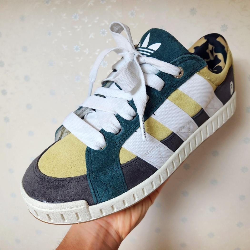 Adidas X BAPE Lawsuit Sand Cloud White 착용 스타일 - 2