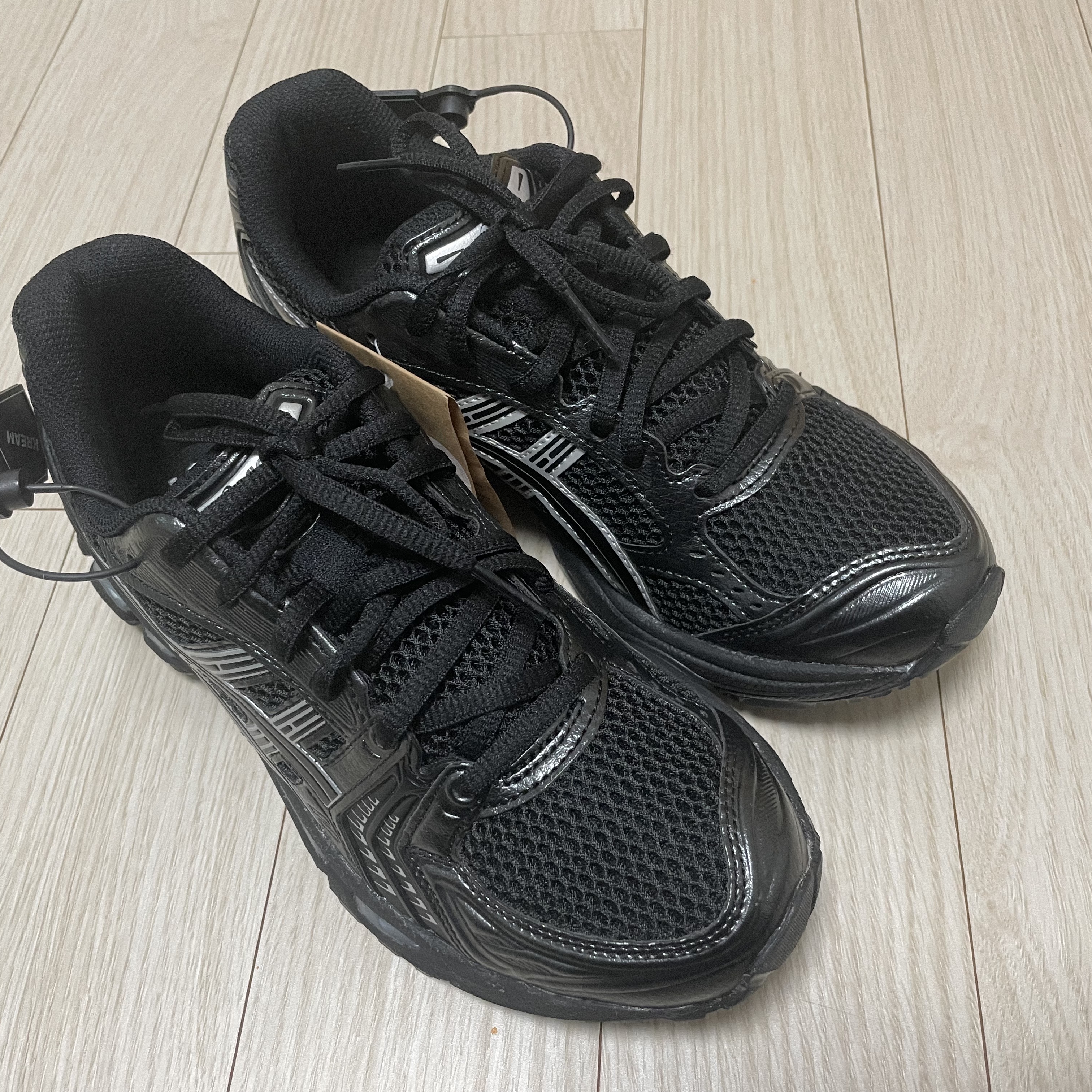 Asics Gel-Kayano 14 Black Pure Silver 착용 스타일