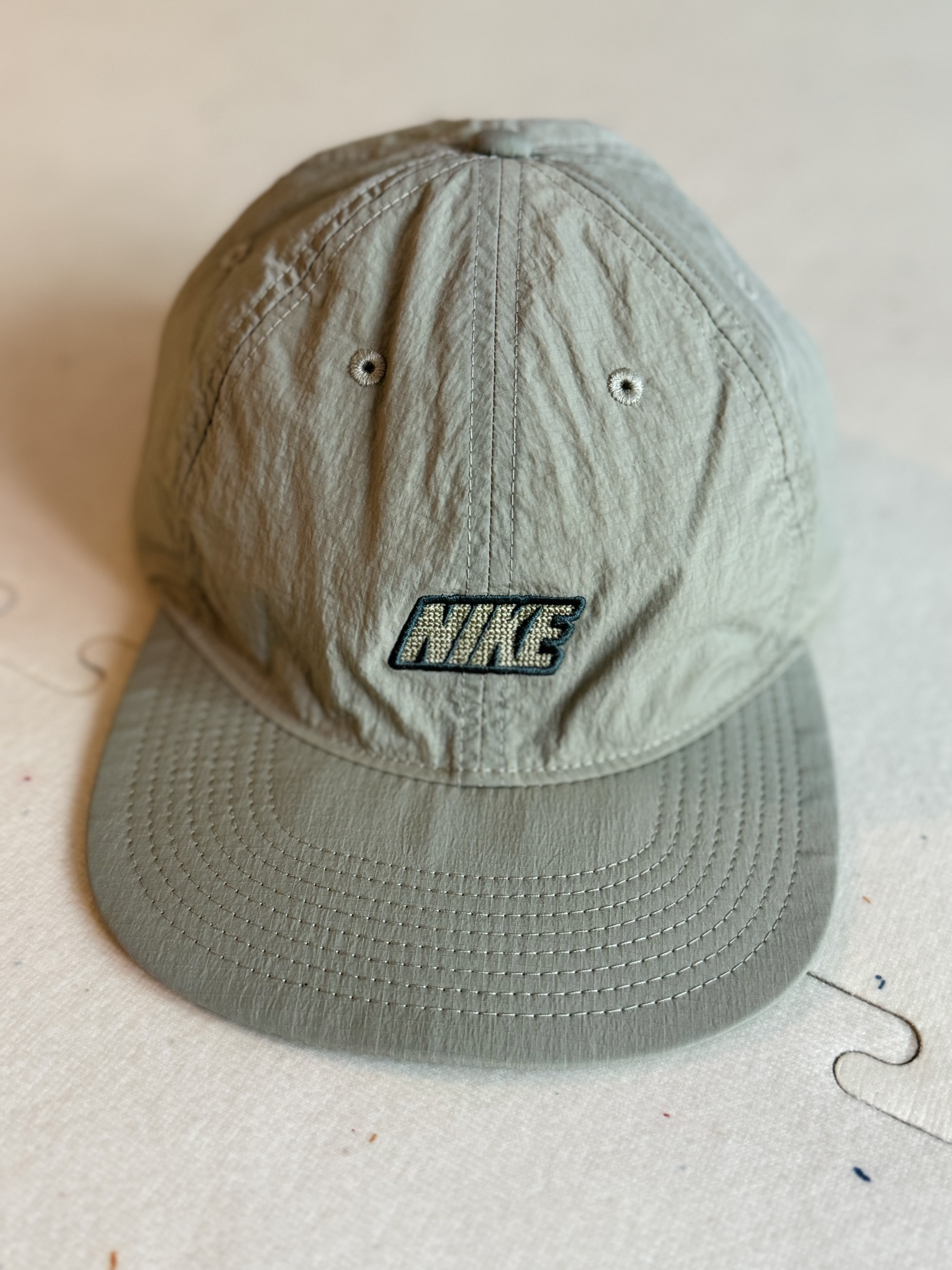 Nike Club Unstructured Flat Bill Outdoor Cap Black Neutral Olive 착용 스타일
