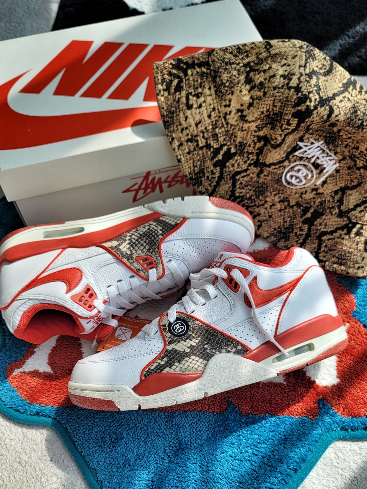Nike x Stussy Air Flight 89 Low White Habanero Red Sail, Stussy Stock Lock Deep Bucket Hat Brown 착용 스타일
