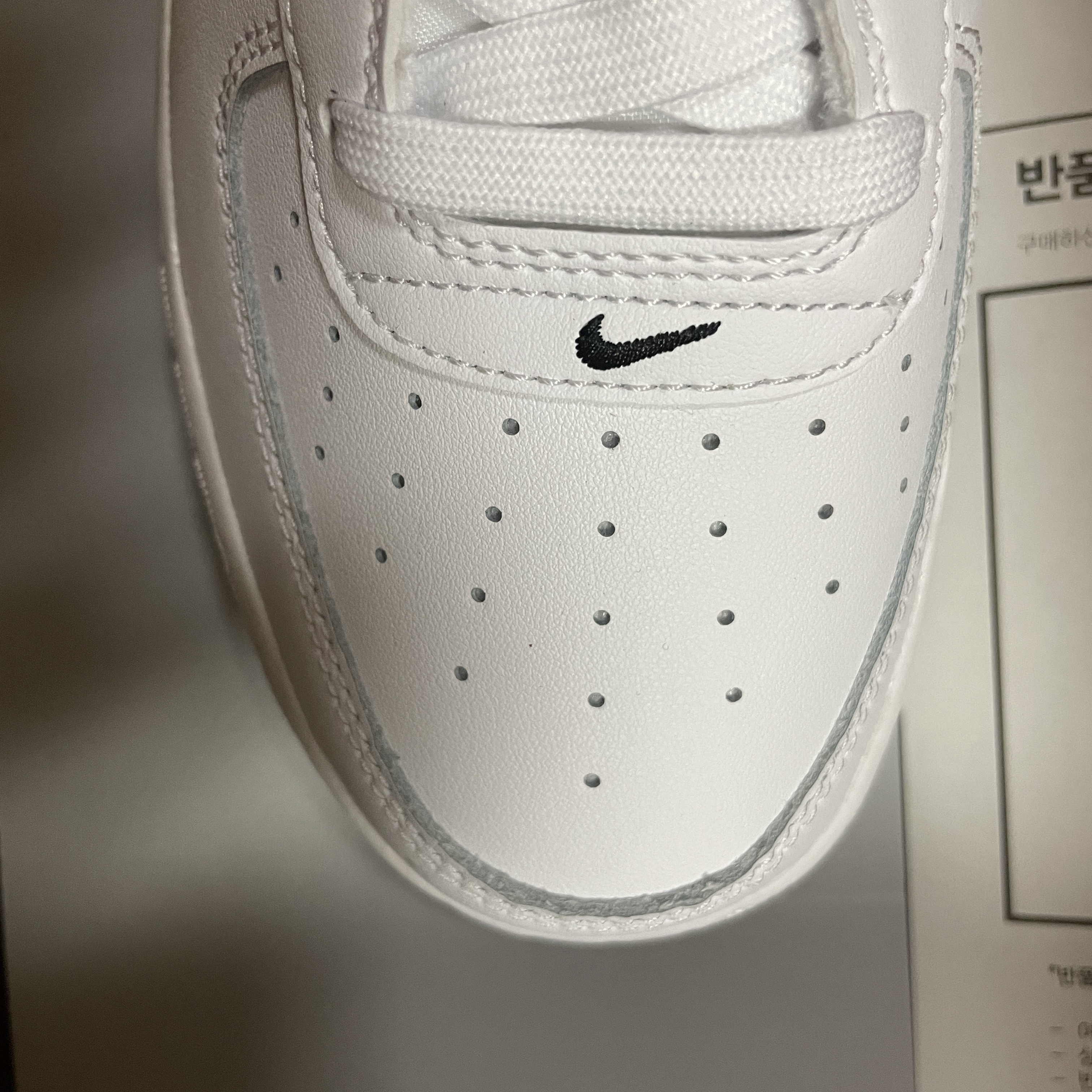 (GS) Nike Air Force 1 Essential White Black 착용 스타일 - 2