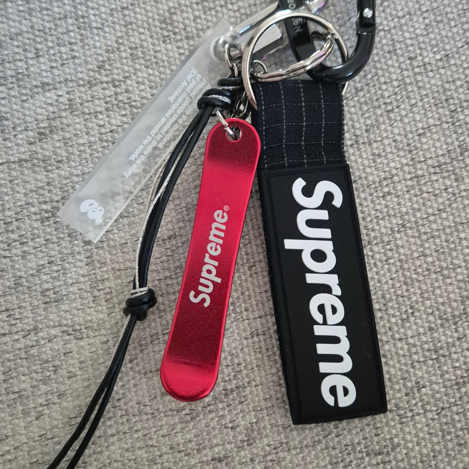 Supreme Ripstop Keychain Black - 24SS 착용 스타일