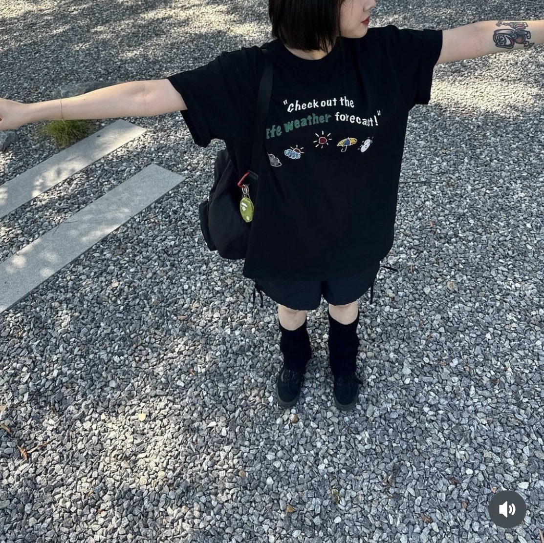 Problemallways Life Weather Forecast T-Shirt Black 착용 스타일 - 2