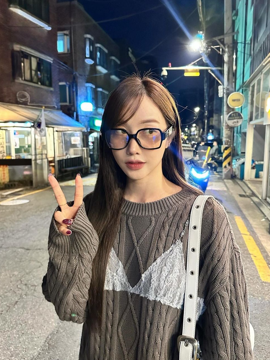 Chanel Rectangle Blue Light Glasses Acetate & Black International Fit, Chanel Square Blue Light Glasses Acetate & Black Asian Fit 착용 스타일 - 5