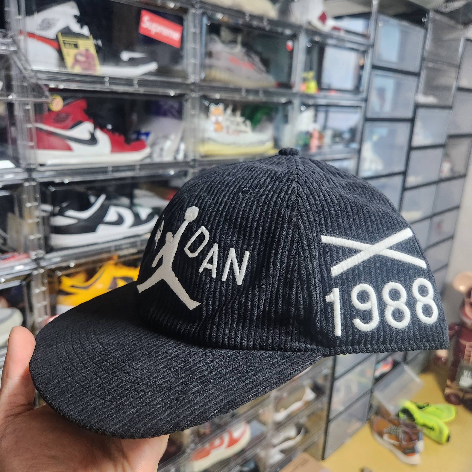 Jordan x Nina Chanel Abney Club Cap Black 착용 스타일 - 2