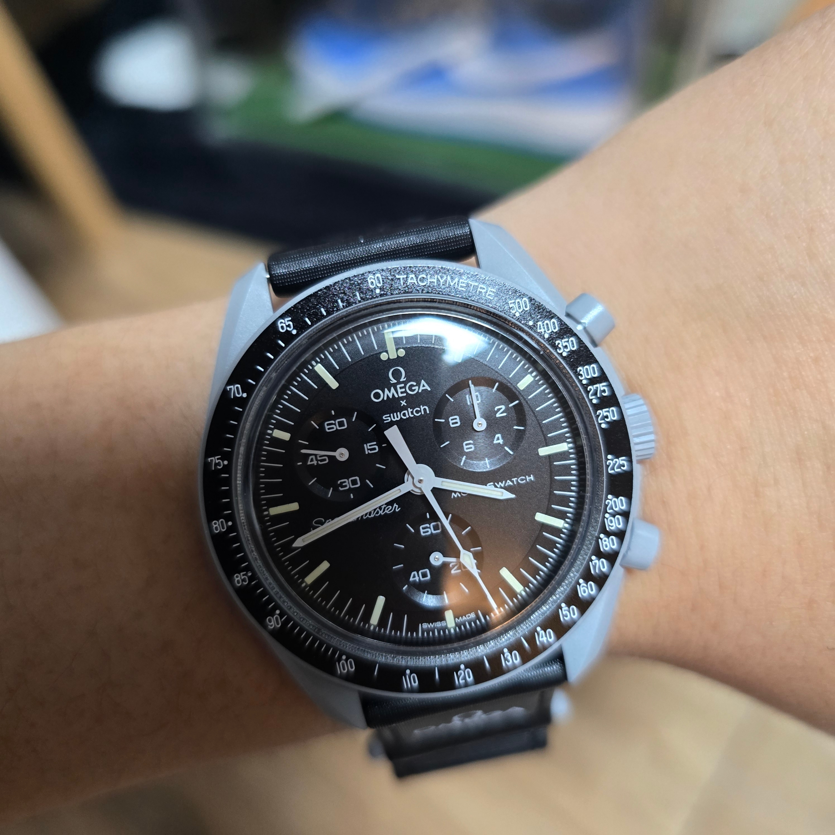 Swatch x Omega Bioceramic MoonSwatch Mission To The Moon 착용 스타일