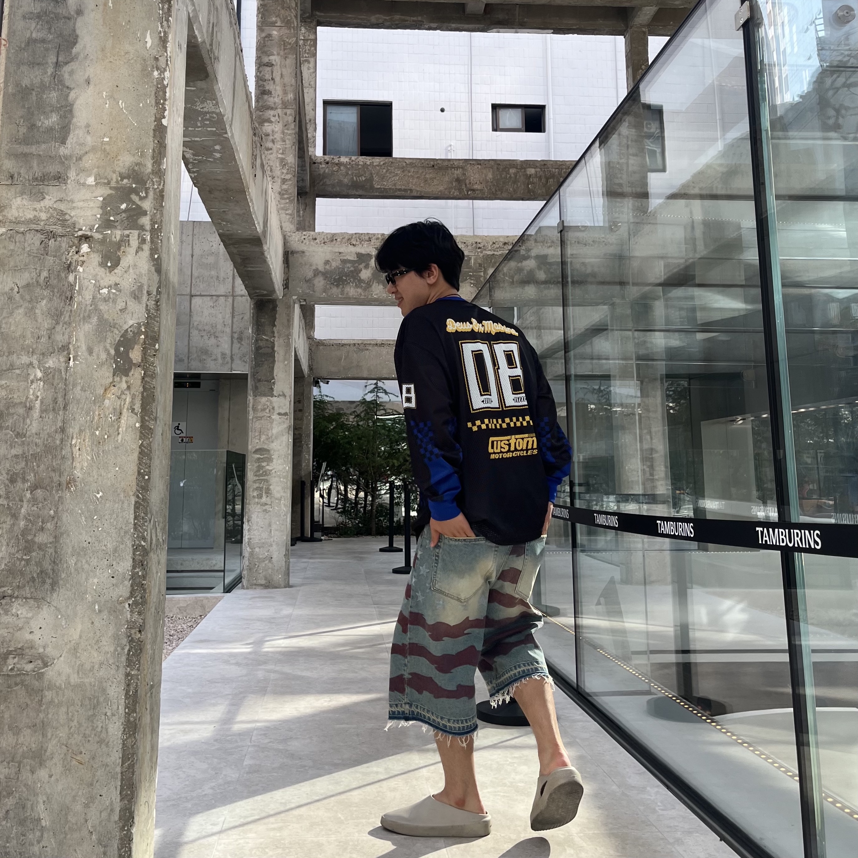 Gentle Monster x Maison Margiela MM114 Black Clear, Fear of God The California Dusty Concrete 착용 스타일 - 1