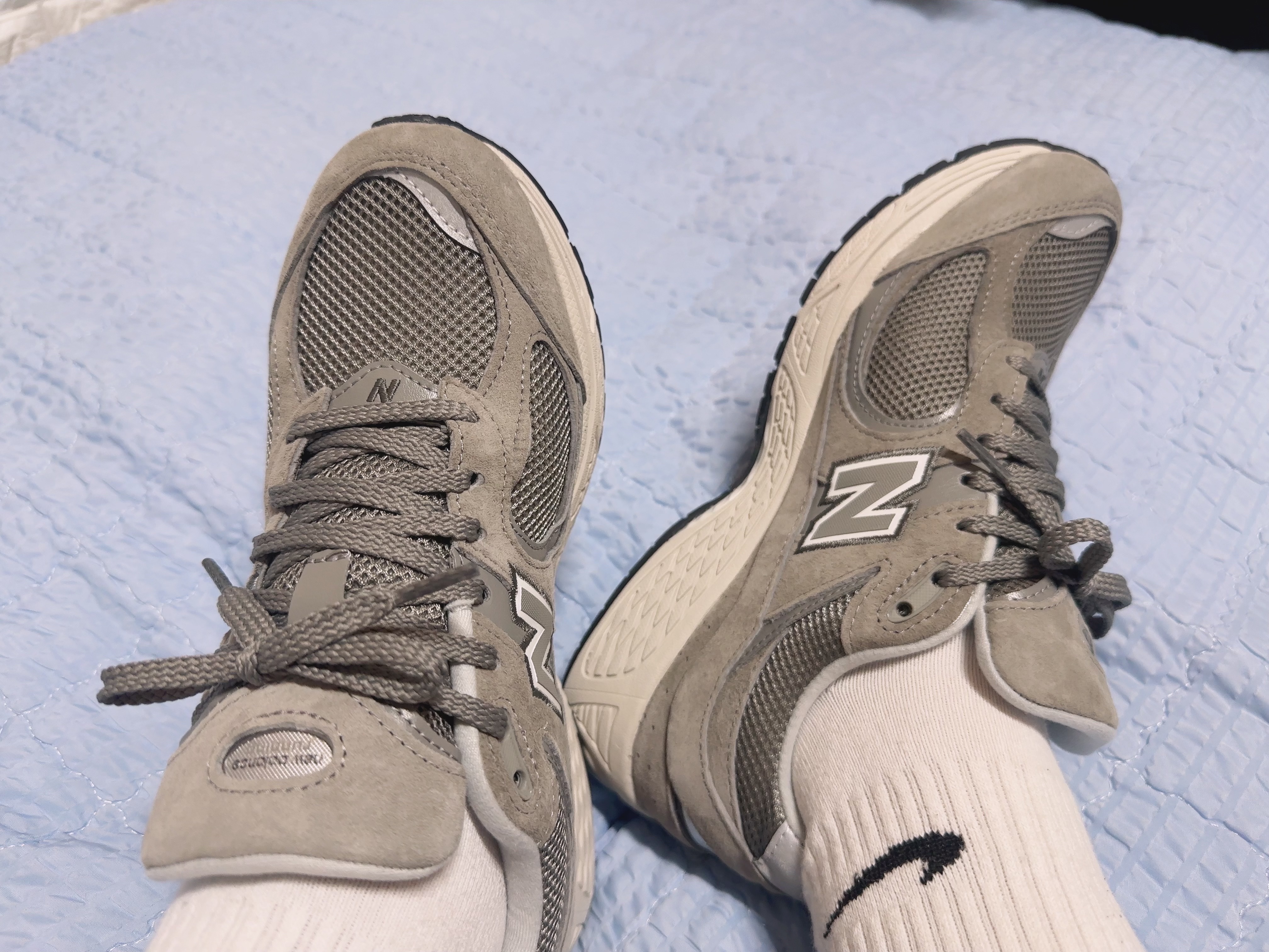 New Balance 2002R Grey 착용 스타일 - 6