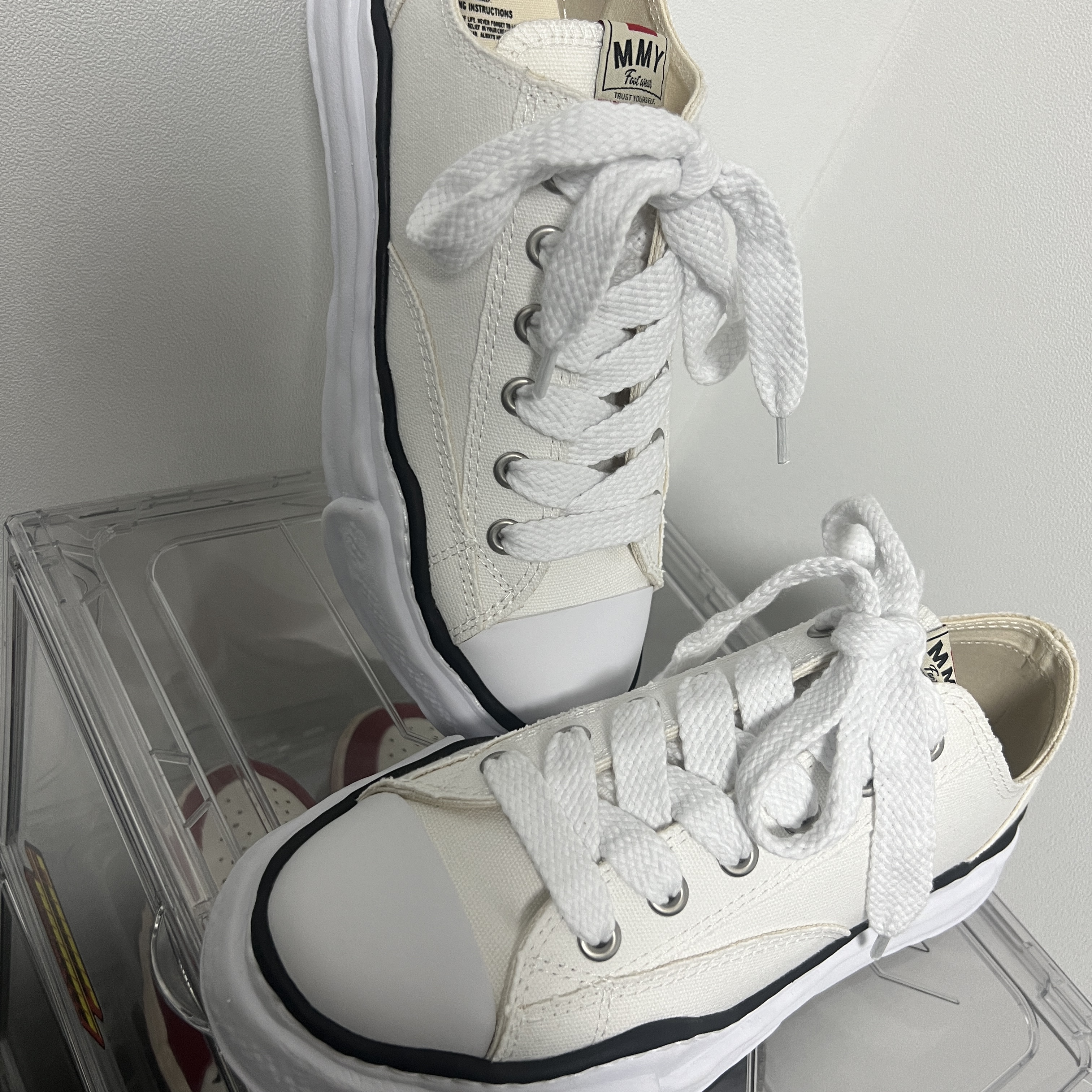 Maison Mihara Yasuhiro Peterson23 OG Sole Canvas Low-top Sneakers White, Jordan 1 Retro High OG Chicago 2022 착용 스타일 - 4