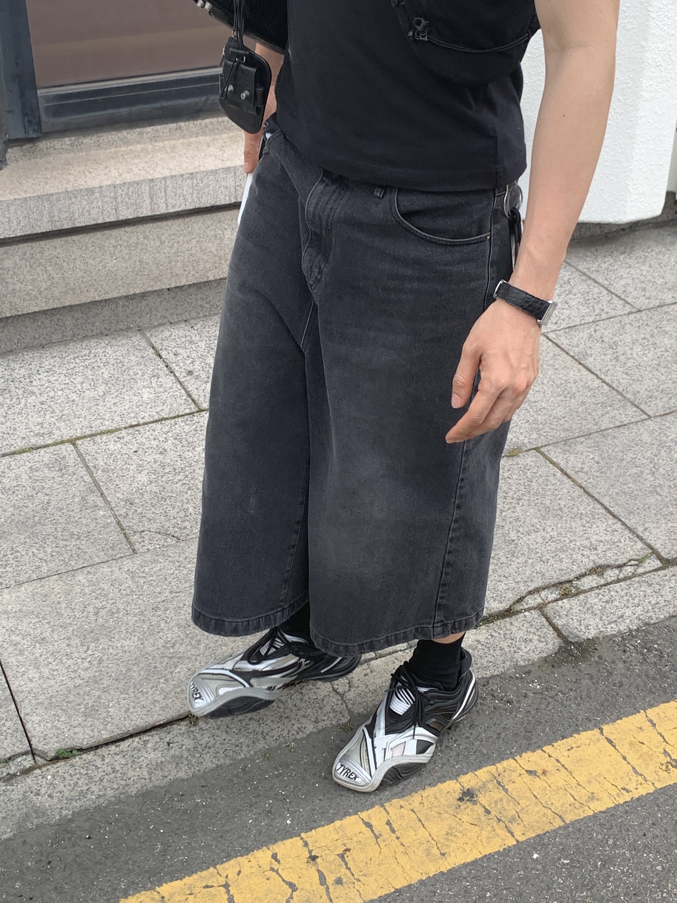 Balenciaga Heavy Piercing Cap Faded Black, Balenciaga Tyrex Sneakers Black Grey 착용 스타일 - 4