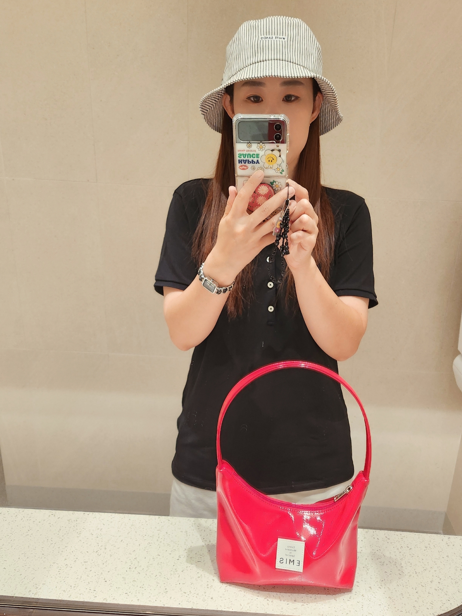 Emis New Enamel Hobo Bag Red 착용 스타일