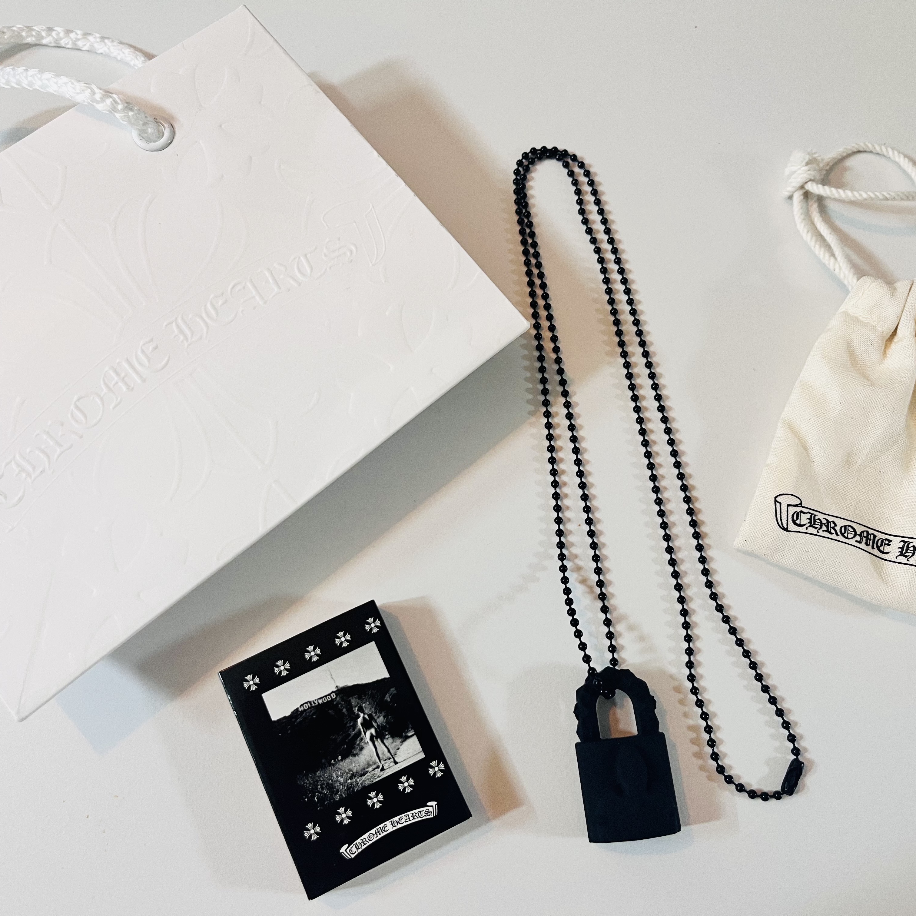 Chrome Hearts Silichrome CH Padlock Fleurknee Pendant Grey - 2023, Chrome Hearts Silichrome CH Padlock Fleurknee Pendant Black - 2023 착용 스타일 - 2