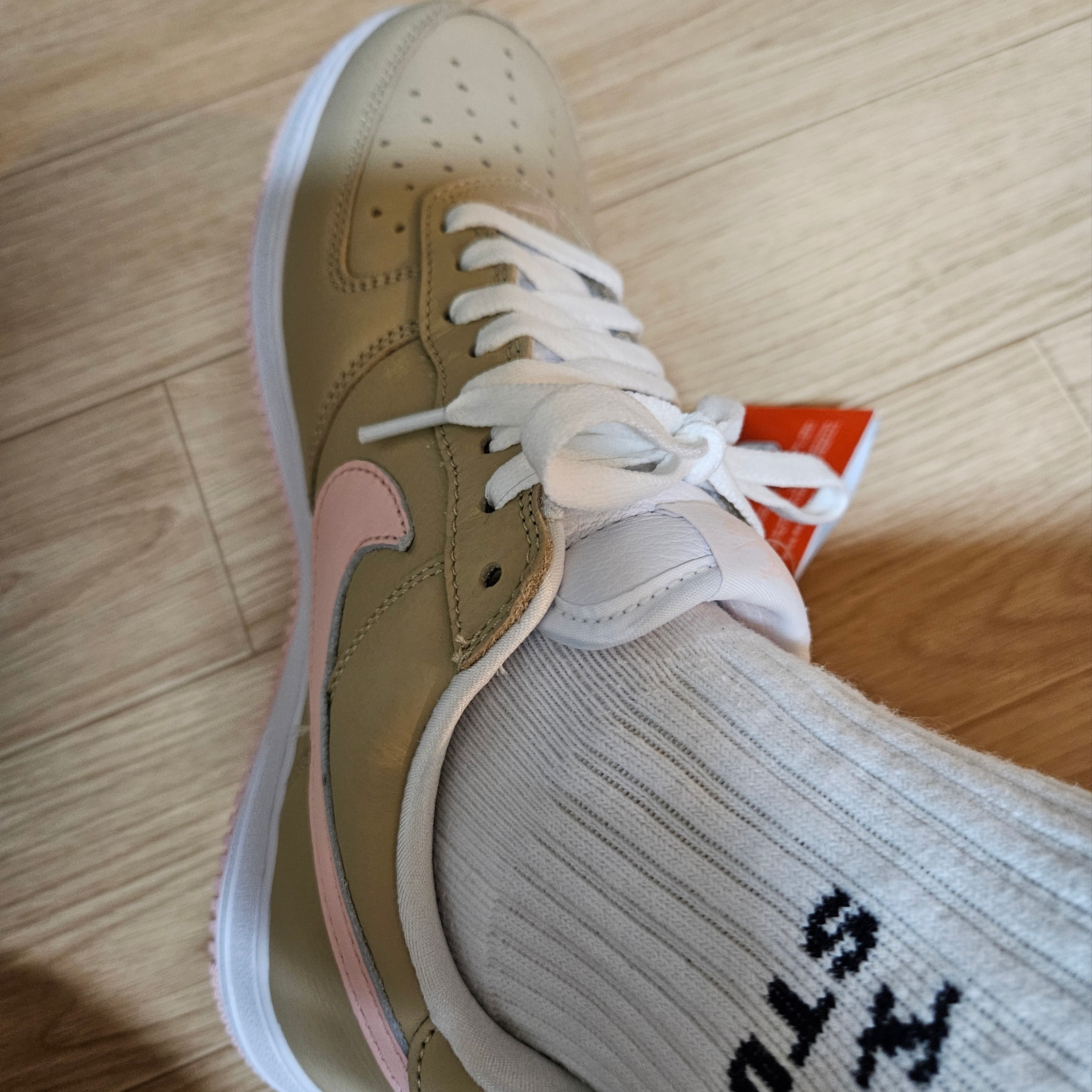 Nike Air Force 1 Low Linen 2024 착용 스타일 - 1