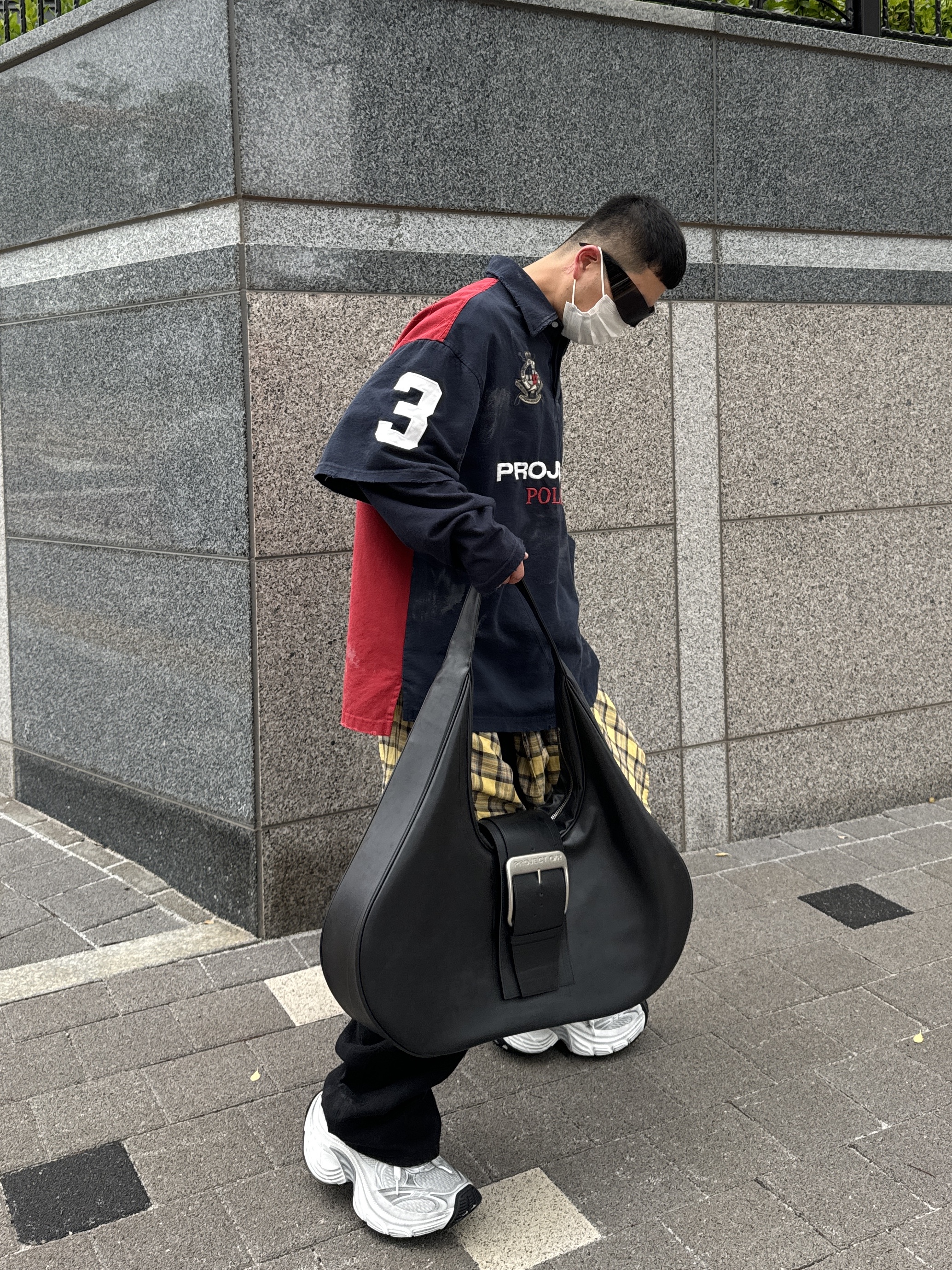 Balenciaga 10XL Sneakers White Black Grey, Project G/R Polo Parody Shirts Navy 착용 스타일 - 4
