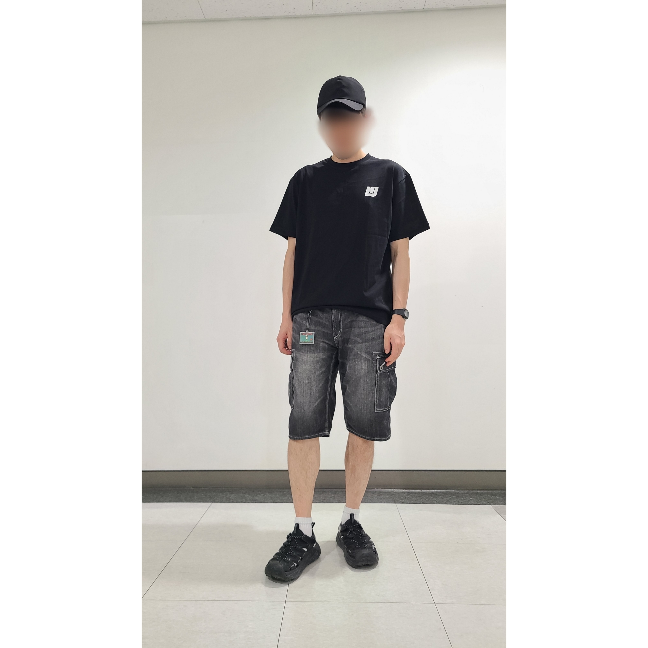 NewJeans How Sweet T-Shirt Black, NewJeans How Sweet Mini CD Case Keyring Minji 착용 스타일