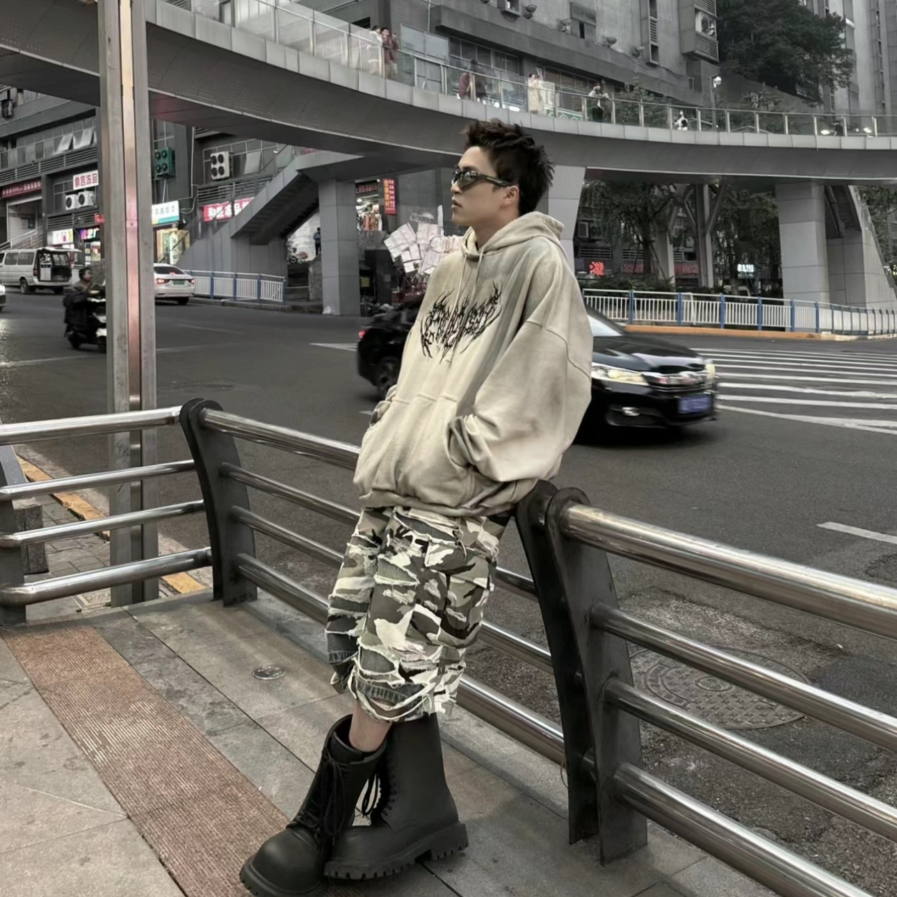 Project G/R x MFM333. Layered Skirt Camo Cargo Shorts Multi Camo 착용 스타일