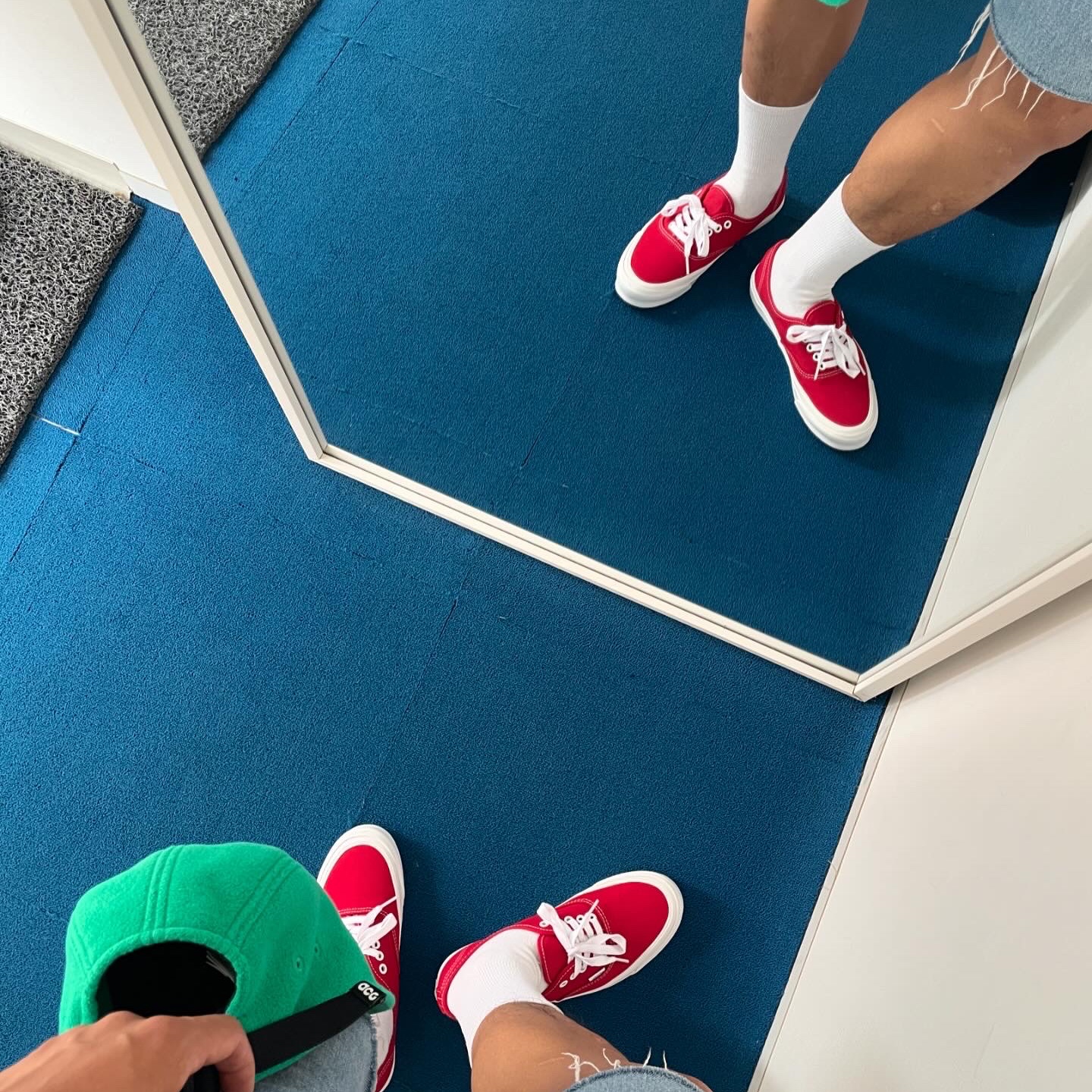 Vans Vault OG Authentic LX Red, Nike ACG AW84 Fleece Cap Lucid Green 착용 스타일