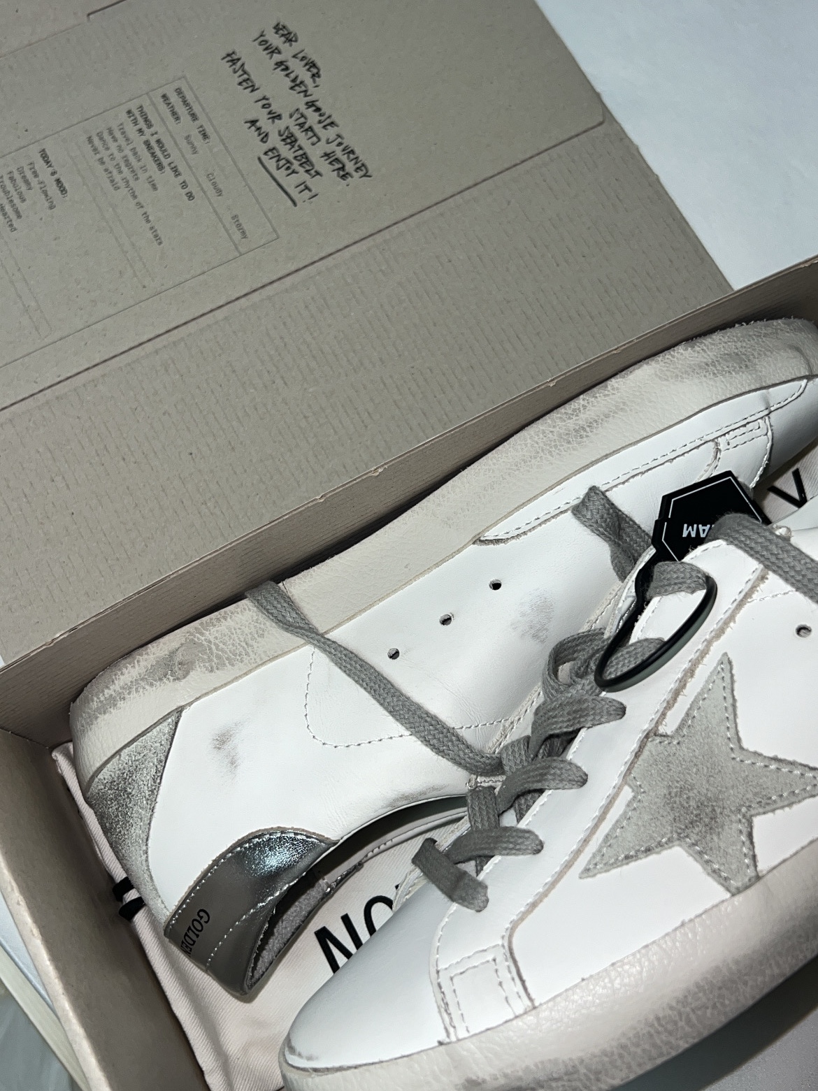 (W) Golden Goose Superstar White Silver Heel Tab Sneakers 착용 스타일