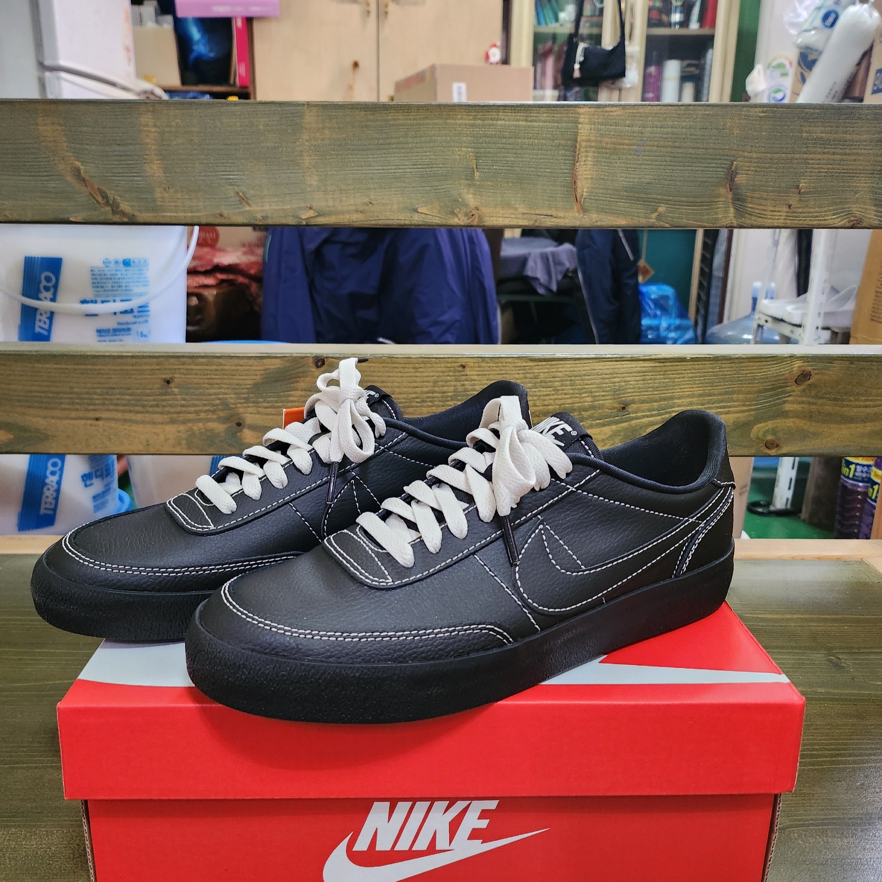 Nike Killshot 2 Black Phantom 착용 스타일