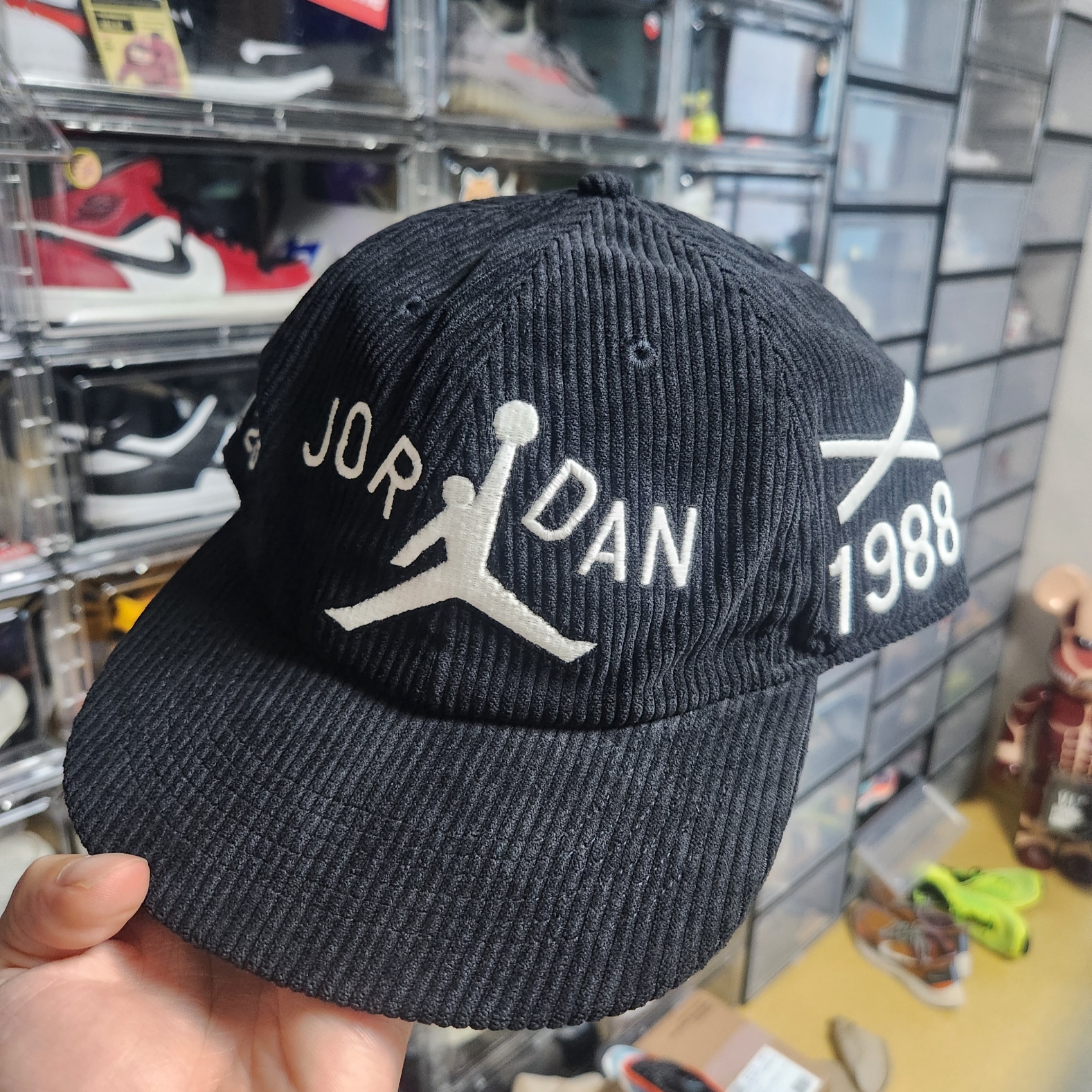 Jordan x Nina Chanel Abney Club Cap Black 착용 스타일 - 1