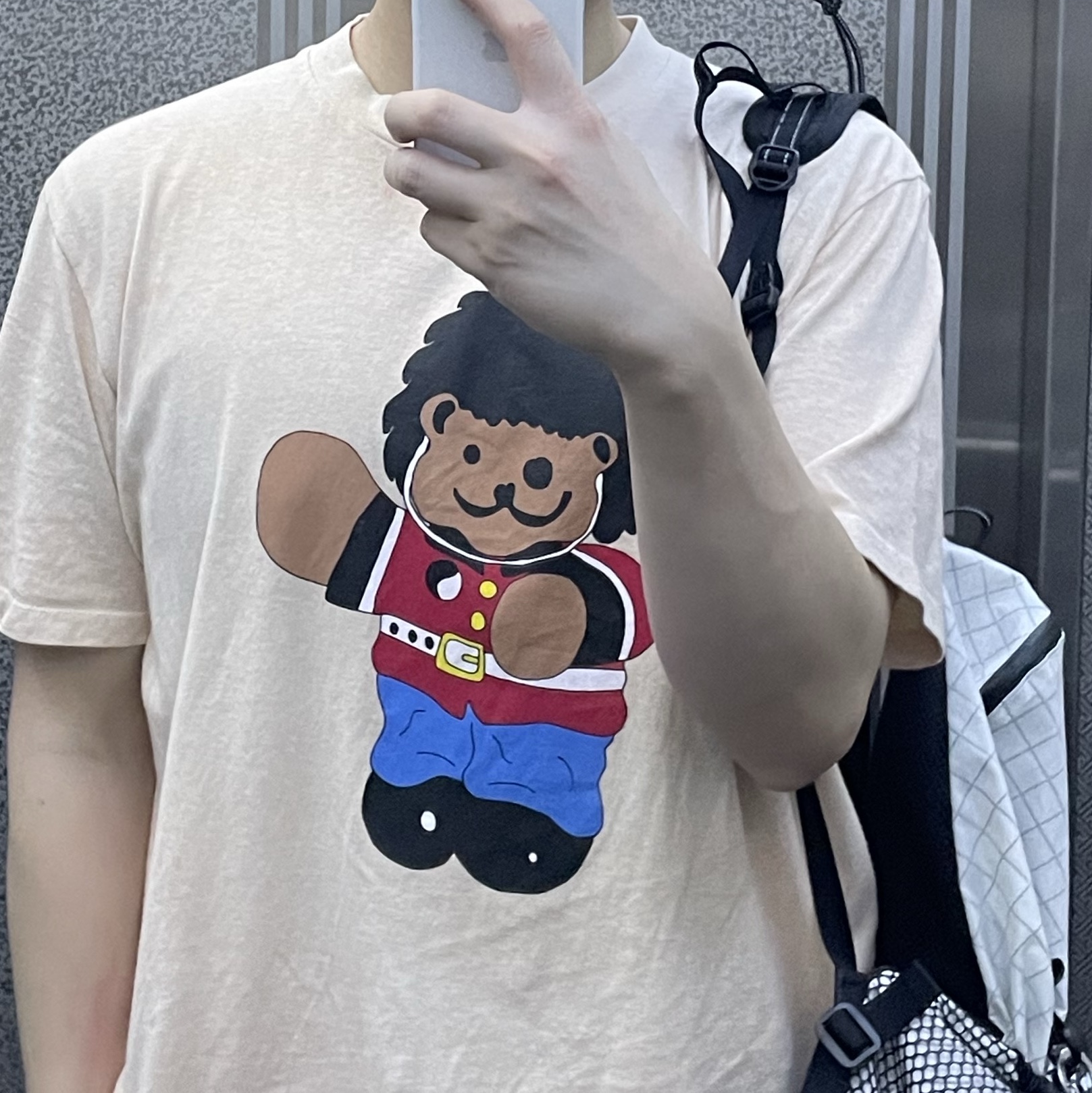 Our Legacy Box T-Shirt London Bear Print White 착용 스타일