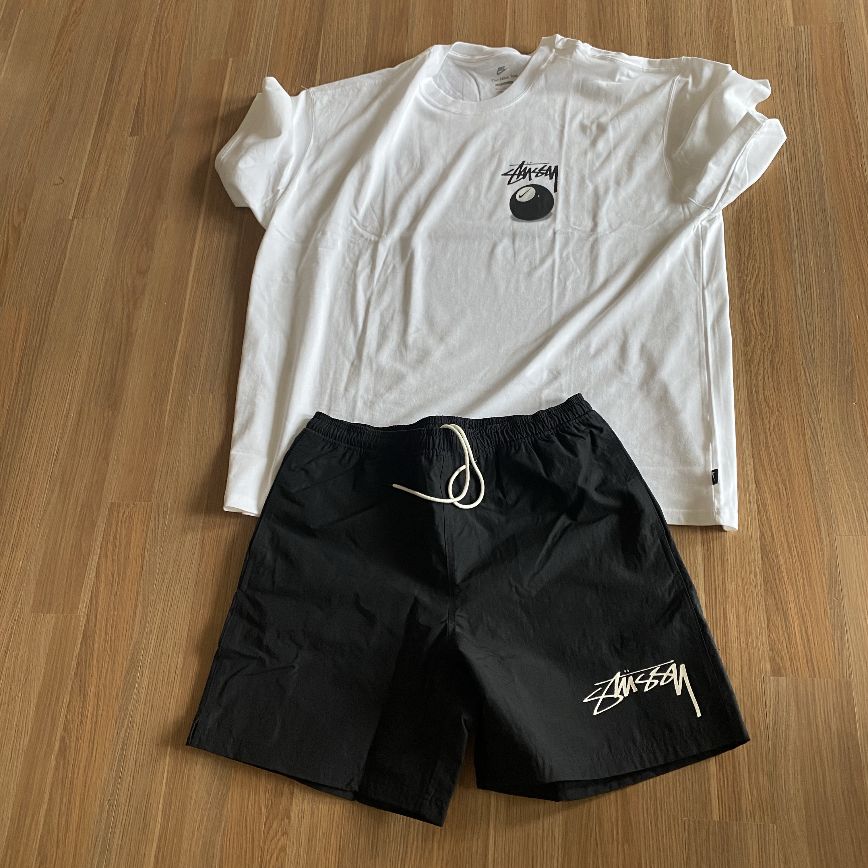 Nike x Stussy NRG FL SS 8 Ball T-Shirt White (DO9322-100) 착용 스타일