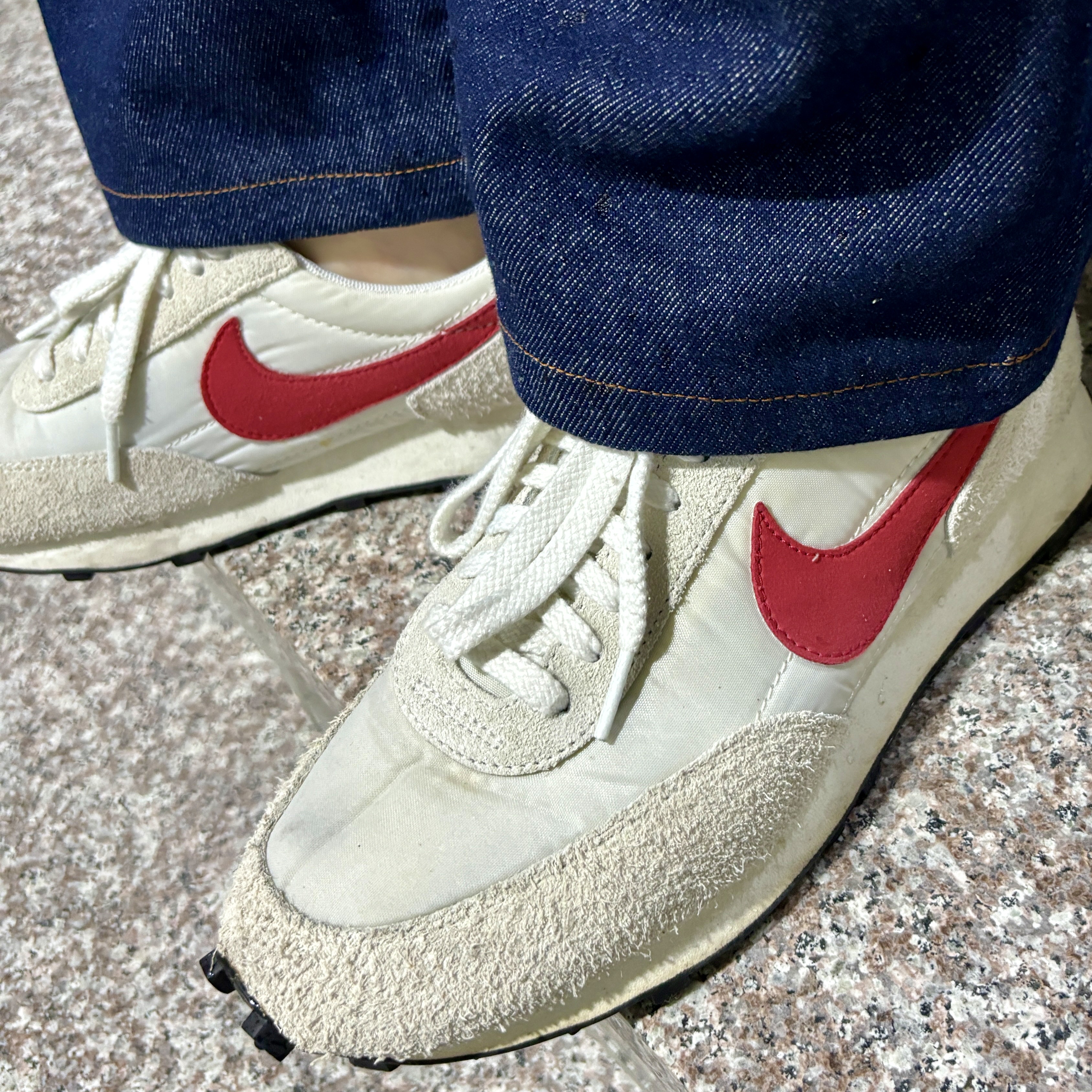 Nike Daybreak SP White University Red, Maison Kitsune x Ader Error Meditation Fox T-Shirt White 착용 스타일 - 3