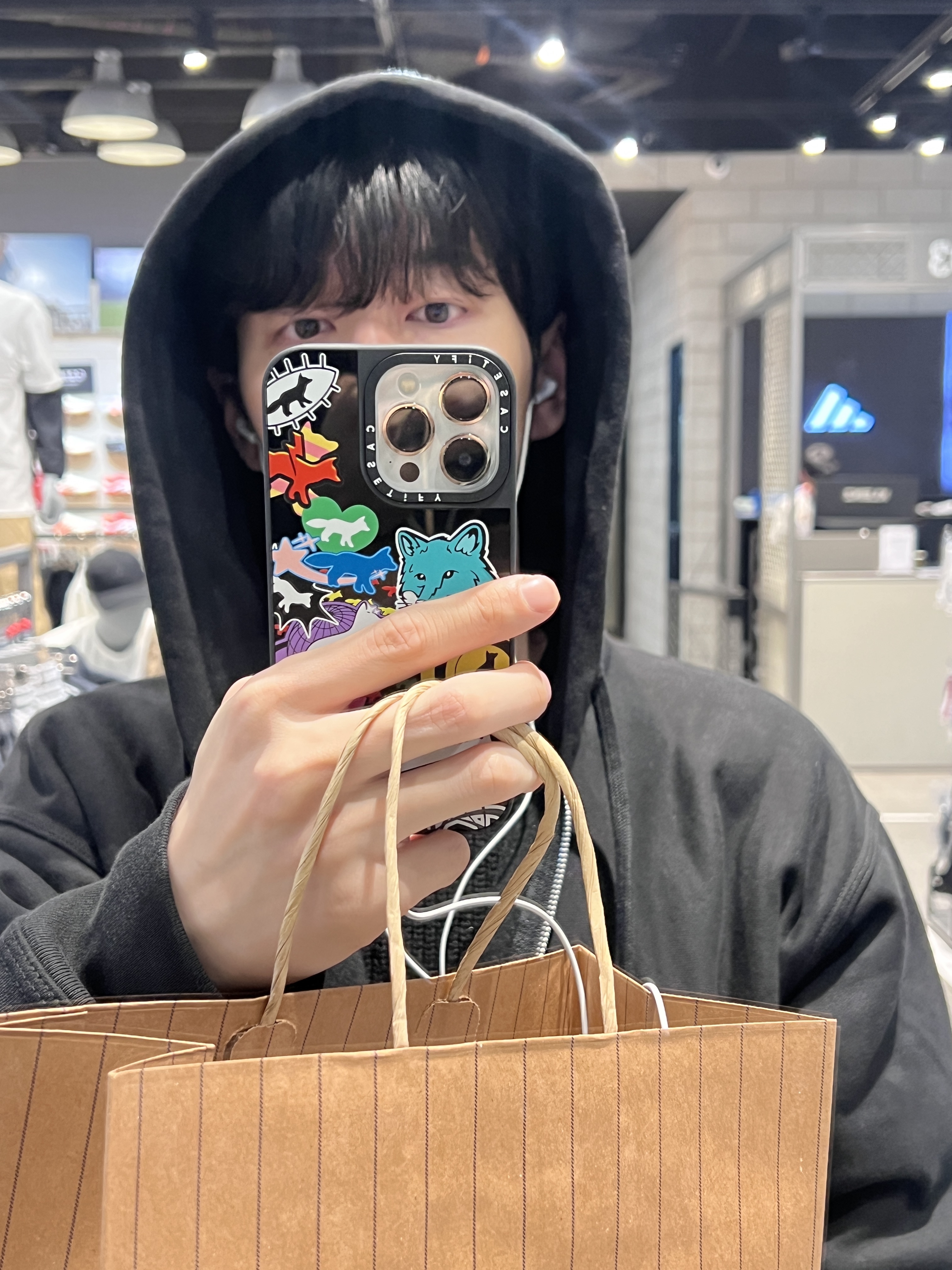 Casetify x Maison Kitsune iPhone Stickers Magsafe Mirror Case Black 착용 스타일 - 3