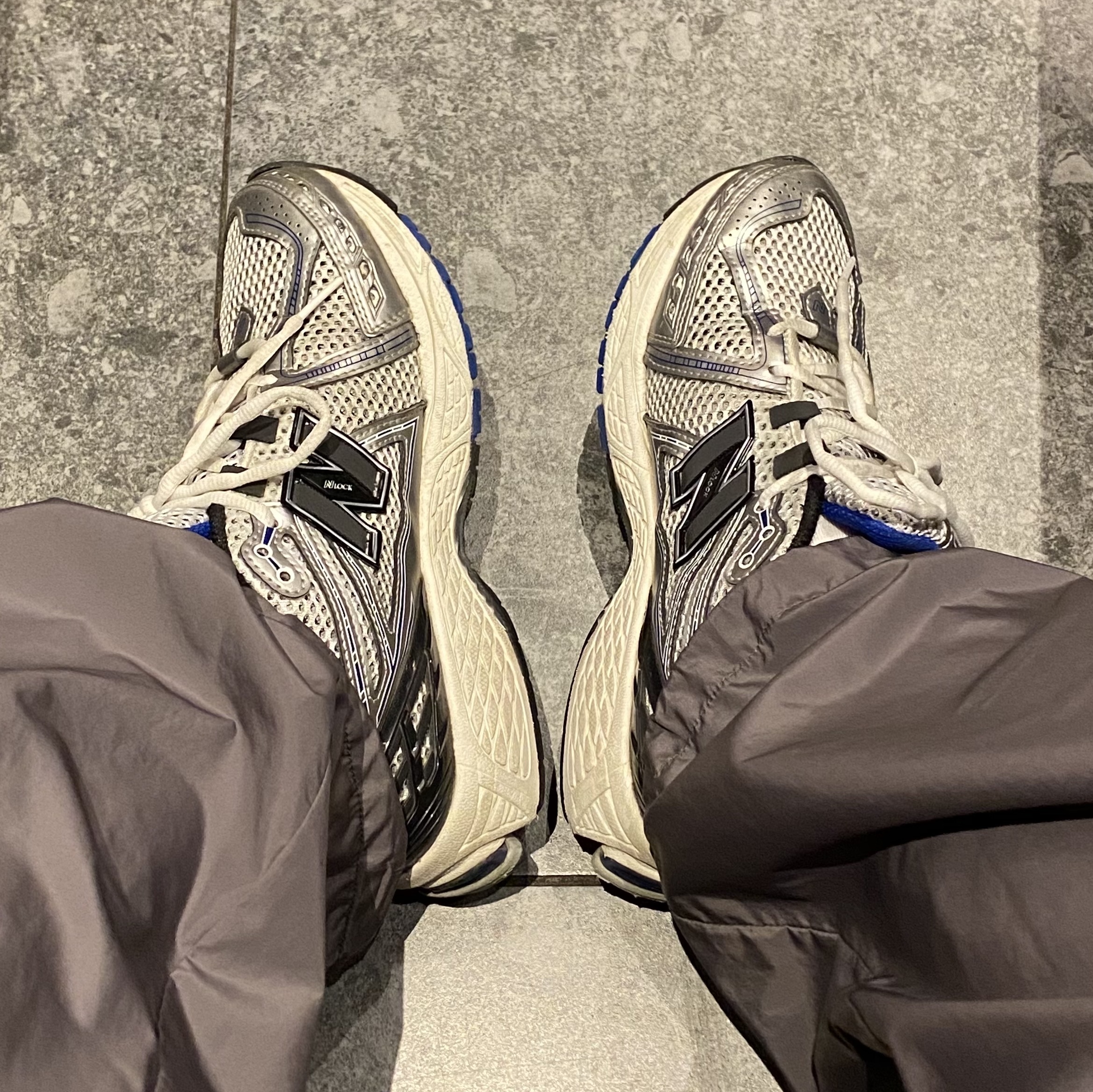 New Balance 1906R Silver Metallic 착용 스타일