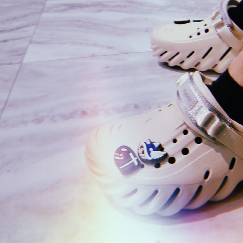 Crocs Echo Clog Stucco 착용 스타일 - 2