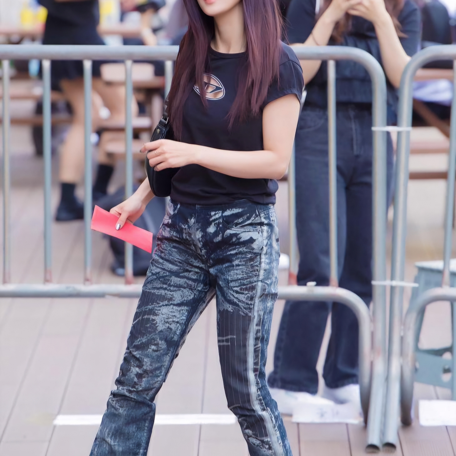 (W) Diesel T-Angie Peekaboo Logo T-Shirt Black 착용 스타일 - 2