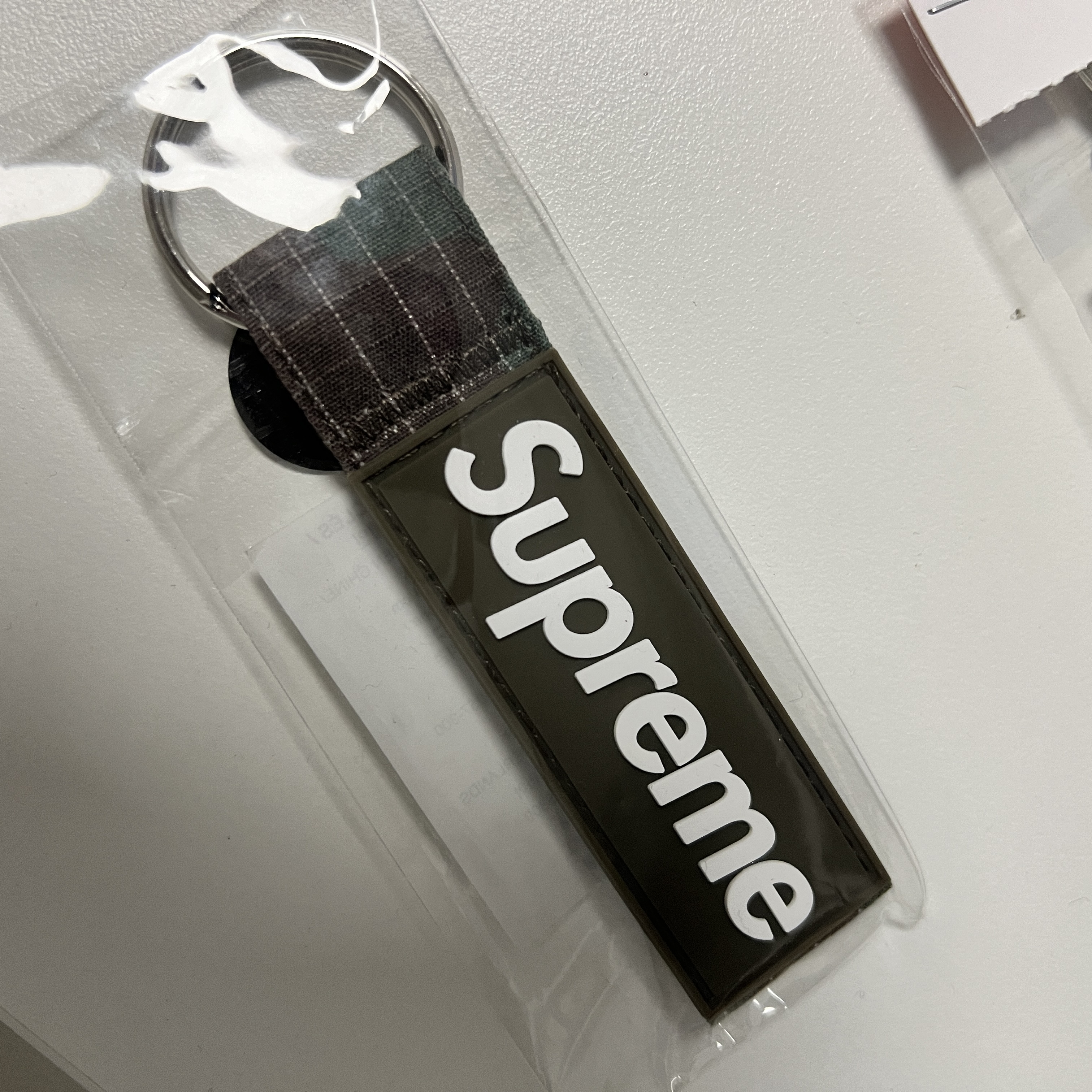 Supreme Ripstop Keychain Woodland Camo - 24SS 착용 스타일