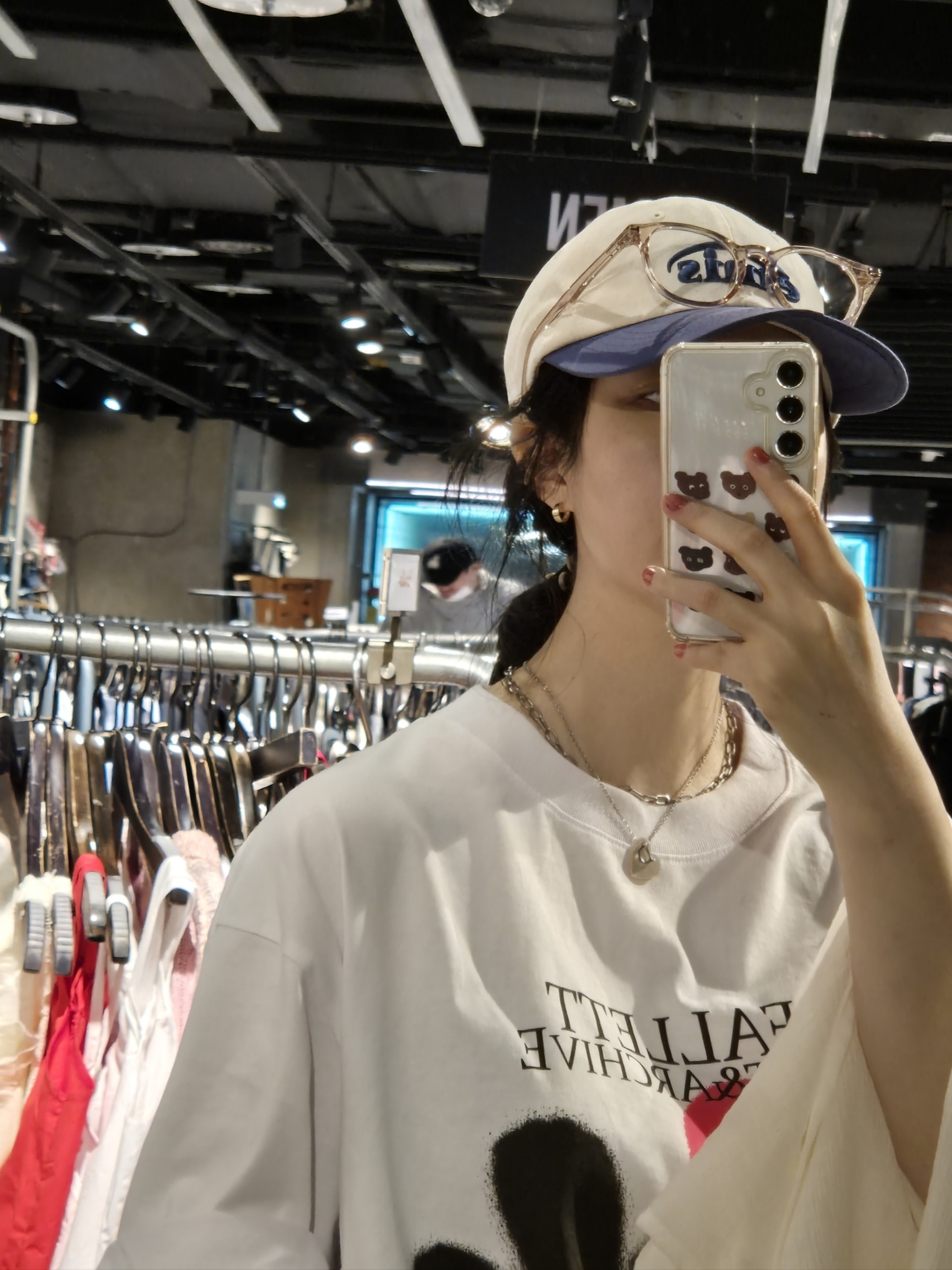Emis New Logo Ball Cap Two Tone Navy 착용 스타일