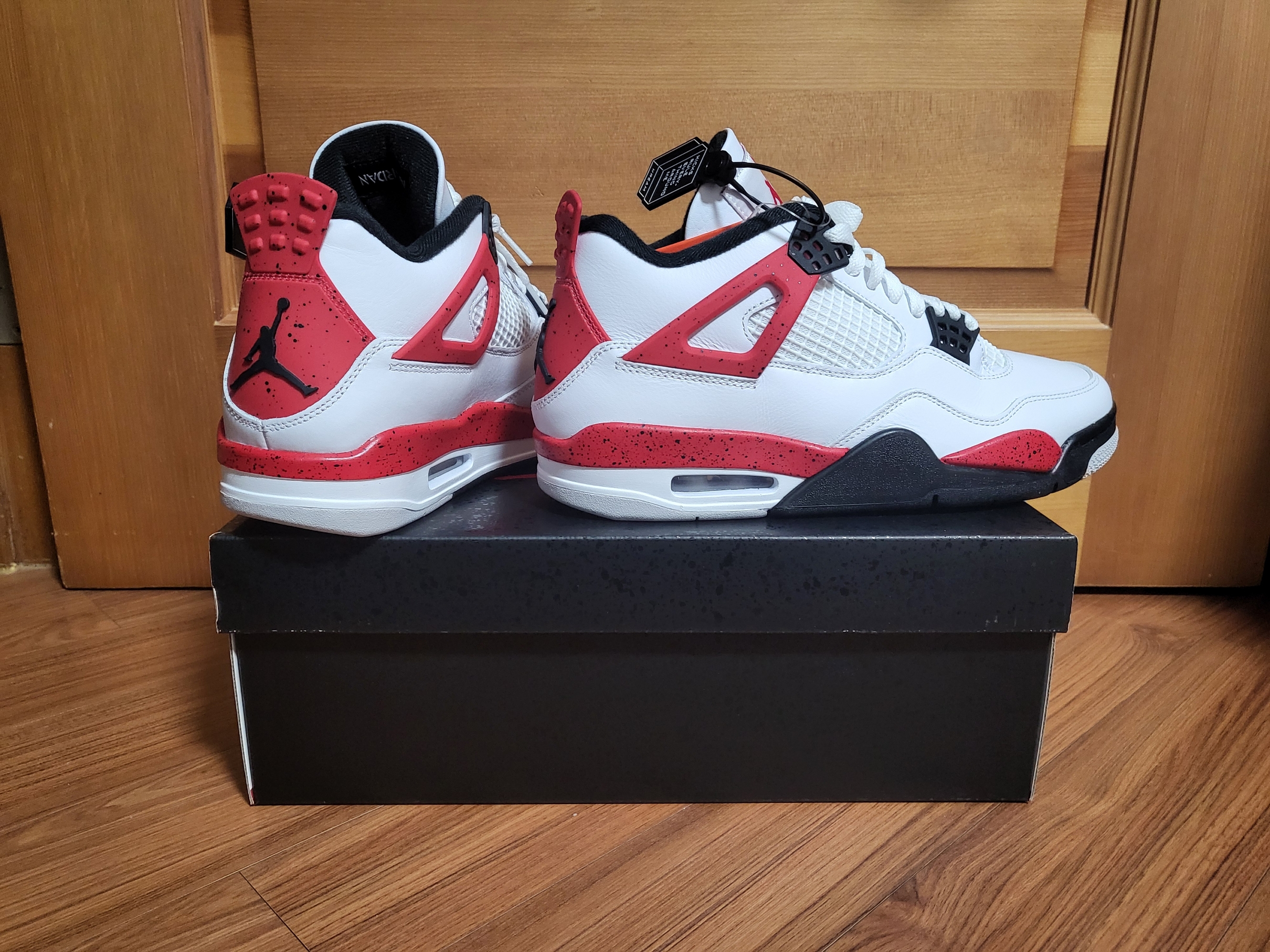 Jordan 4 Retro Red Cement 착용 스타일