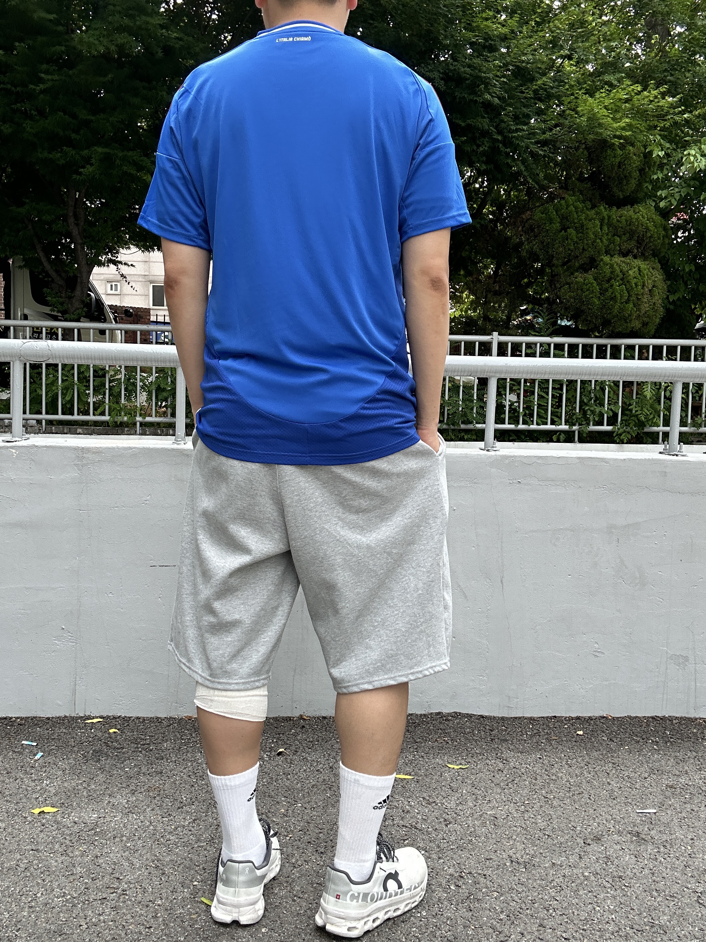 Adidas Italy 2024 Home Jersey Blue (Non Marking Ver.) - KR Sizing, (W) On Running Cloudmonster All White 착용 스타일 - 2