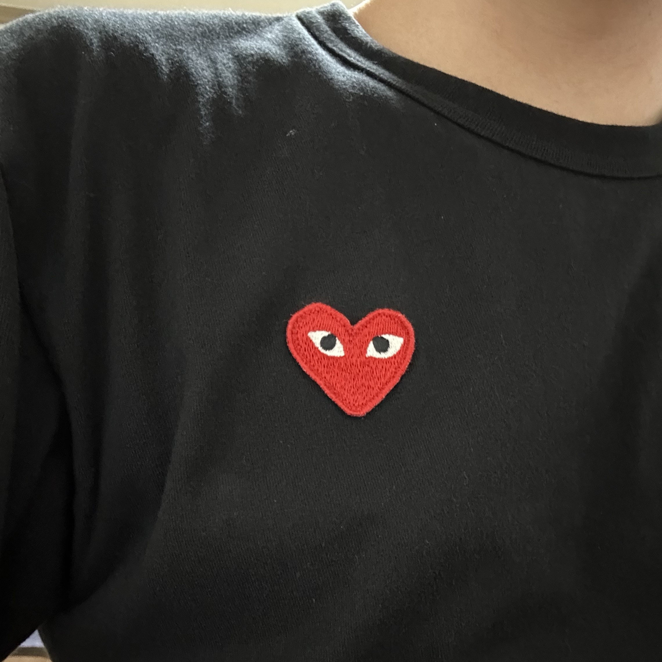 Play Comme des Garcons Red Heart T-Shirt Black 착용 스타일