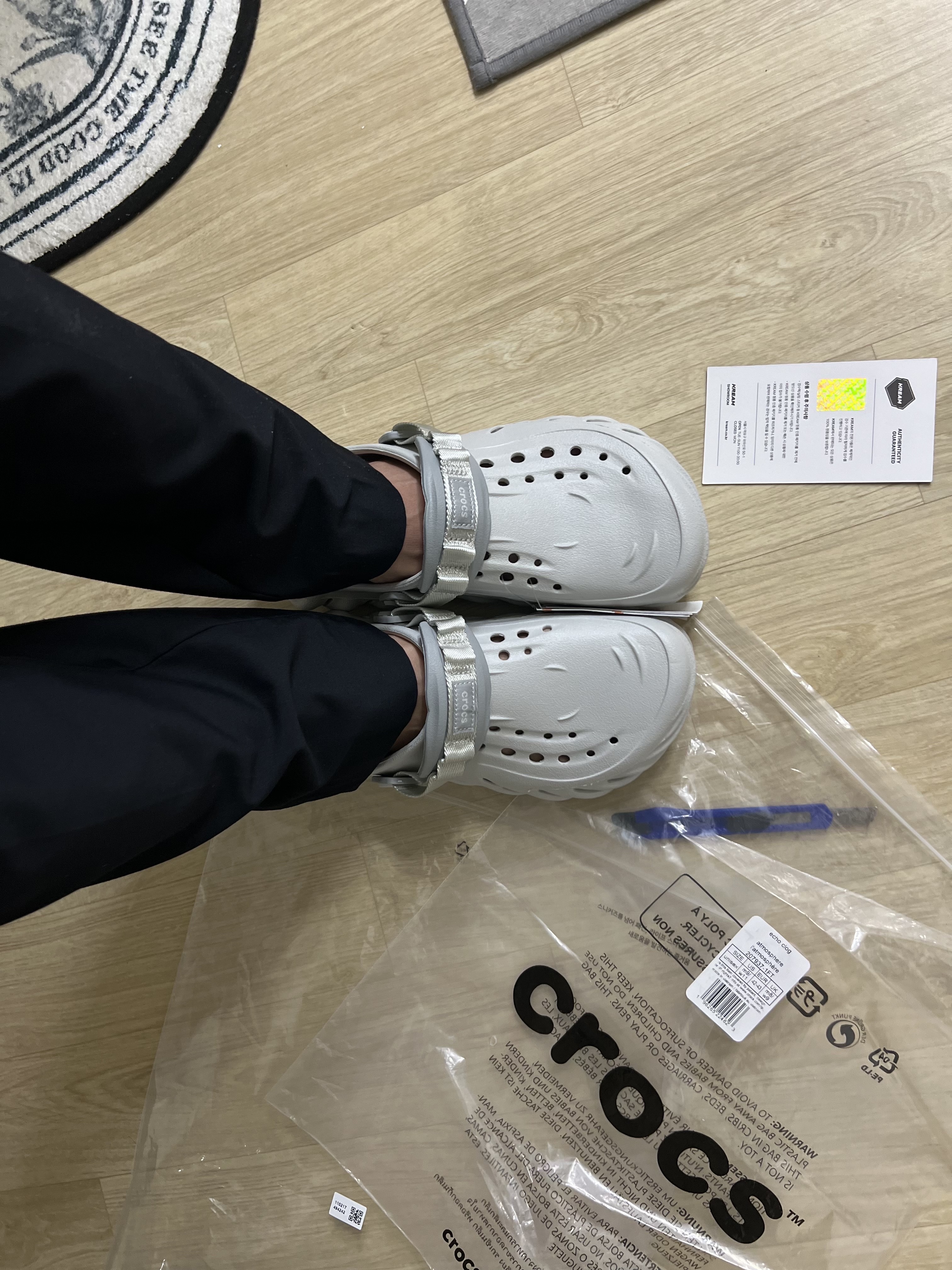 Crocs Echo Clog Atmosphere 착용 스타일 - 2