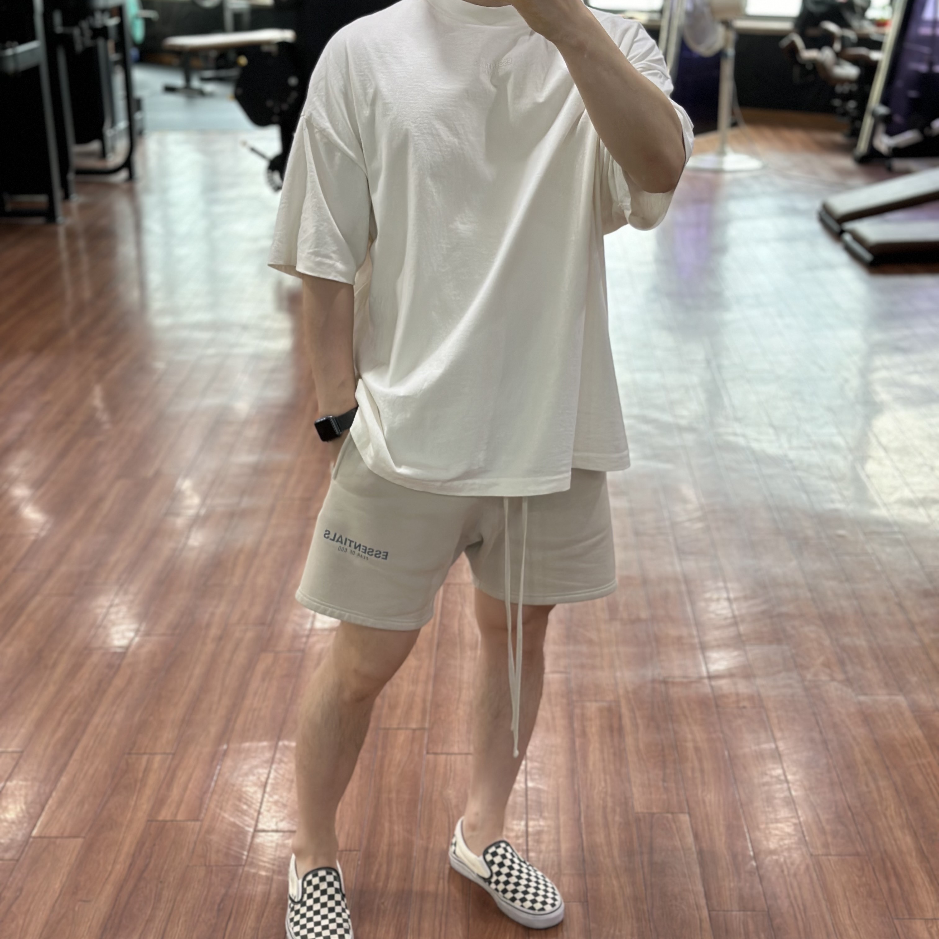 Vans Slip-On Checkerboard, Essentials T-Shirt Cloud Dancer - 23FW 착용 스타일 - 3
