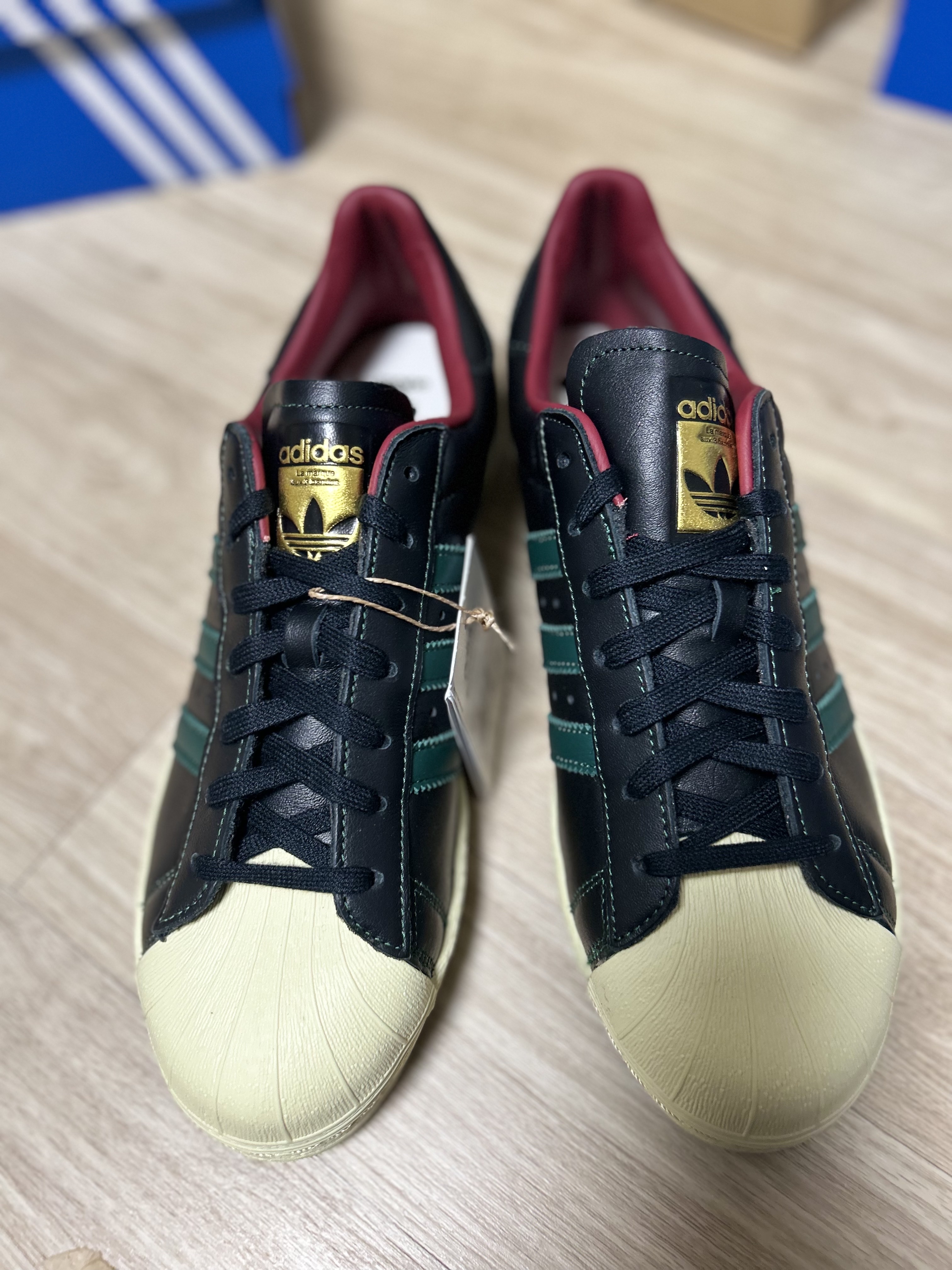 Adidas Superstar 82 Core Black Dark Green 착용 스타일