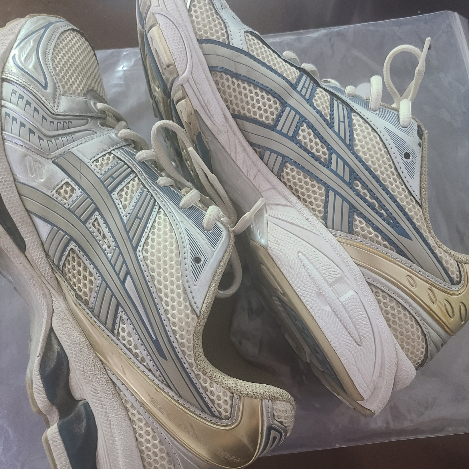 Asics Gel-Kayano 14 Cream Pure Silver 착용 스타일