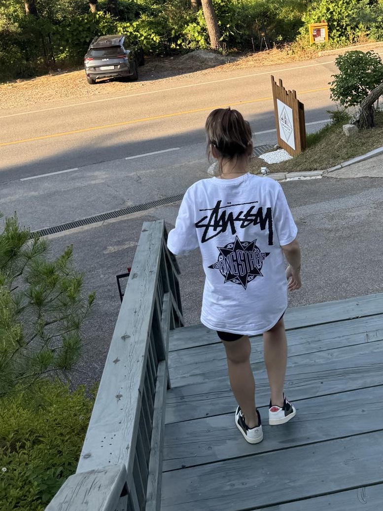 Stussy x Gang Starr Take It Personal T-Shirt White 착용 스타일 - 2