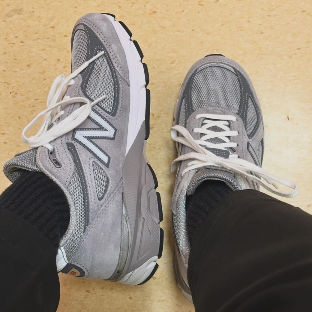 New Balance 990v4 Made in USA Grey Silver 착용 스타일